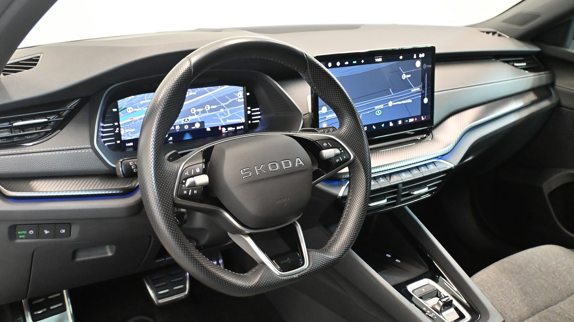 SKODA Octavia Combi 1.5 TSI mHEV DSG Sport Line-image-2