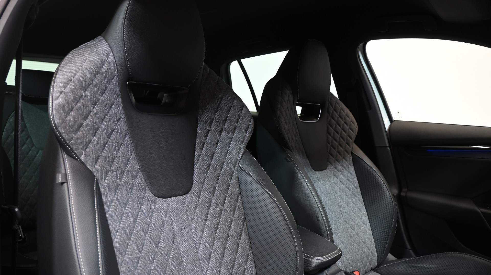 SKODA Octavia Combi 1.5 TSI mHEV DSG Sport Line-image-7