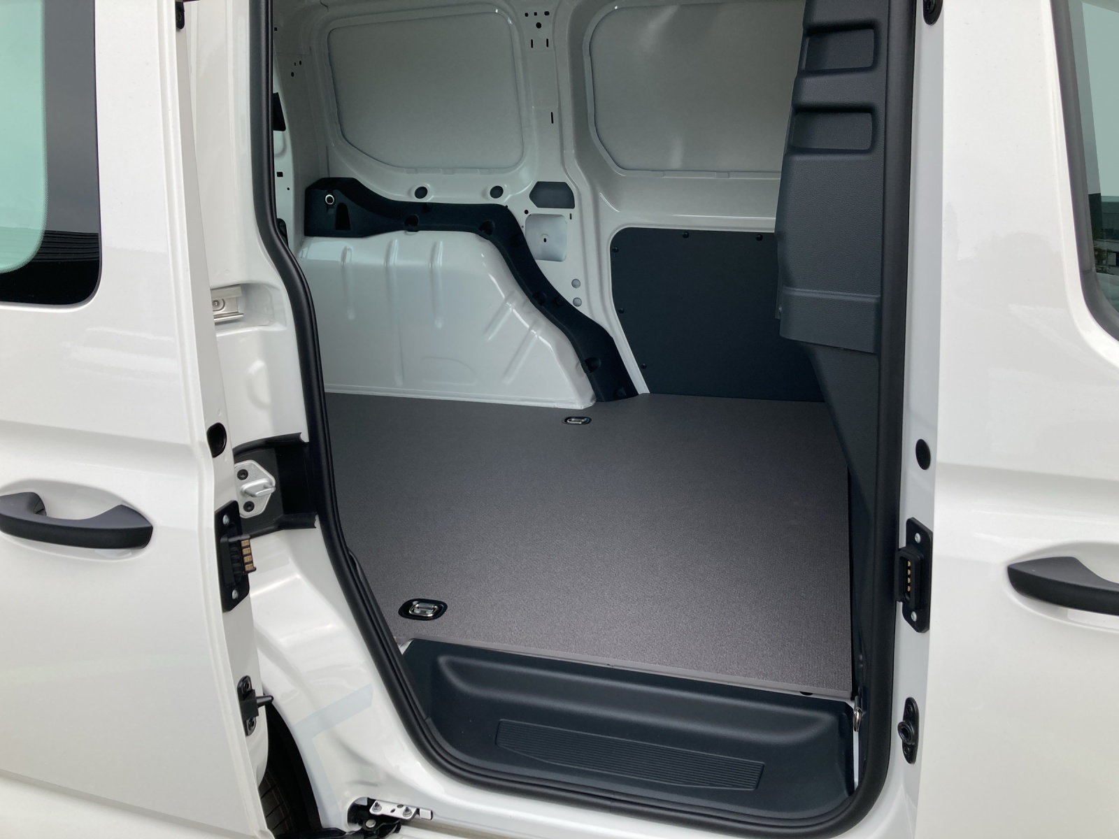 VW Caddy Cargo 2.0TDI DSG-image-11