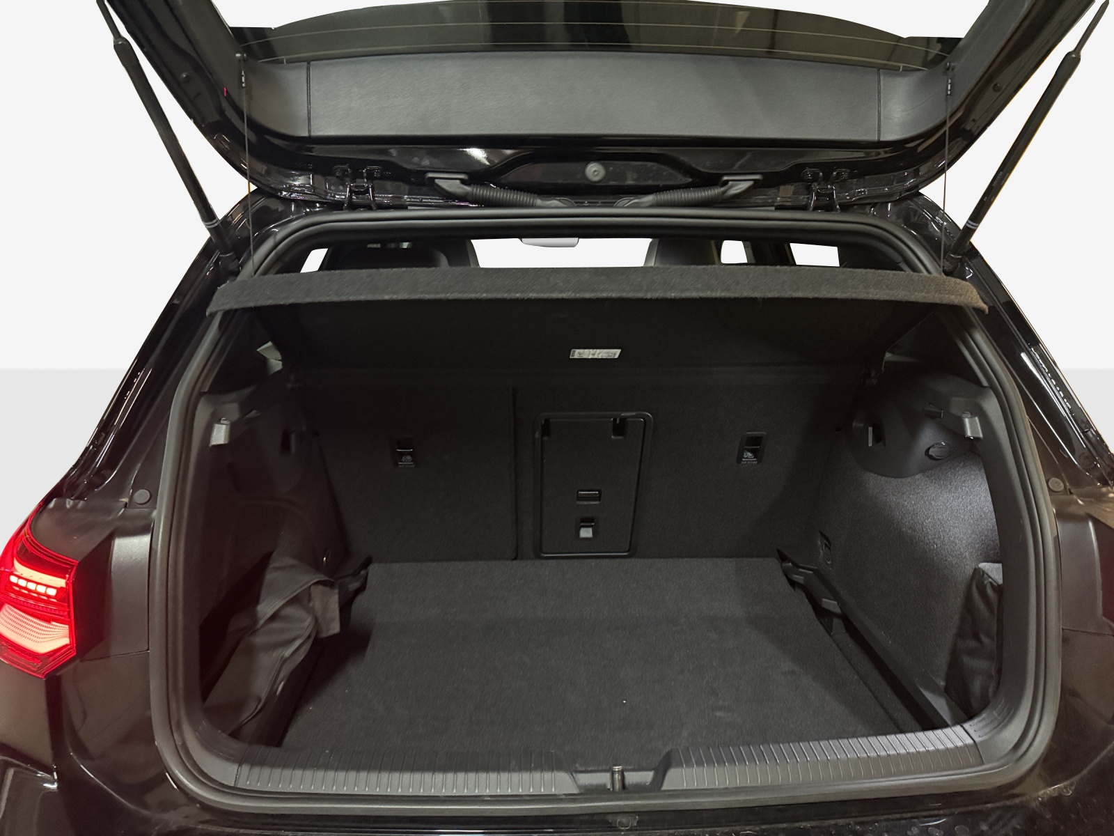 VW Golf 1.5 eTSI mHEV ACT R-Line DSG-image-12