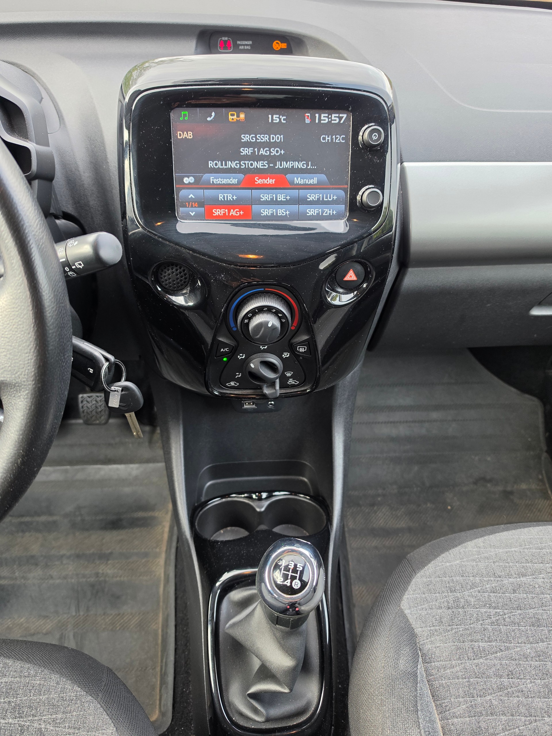 CITROEN C1 1.2 VTi Shine Edition-image-14