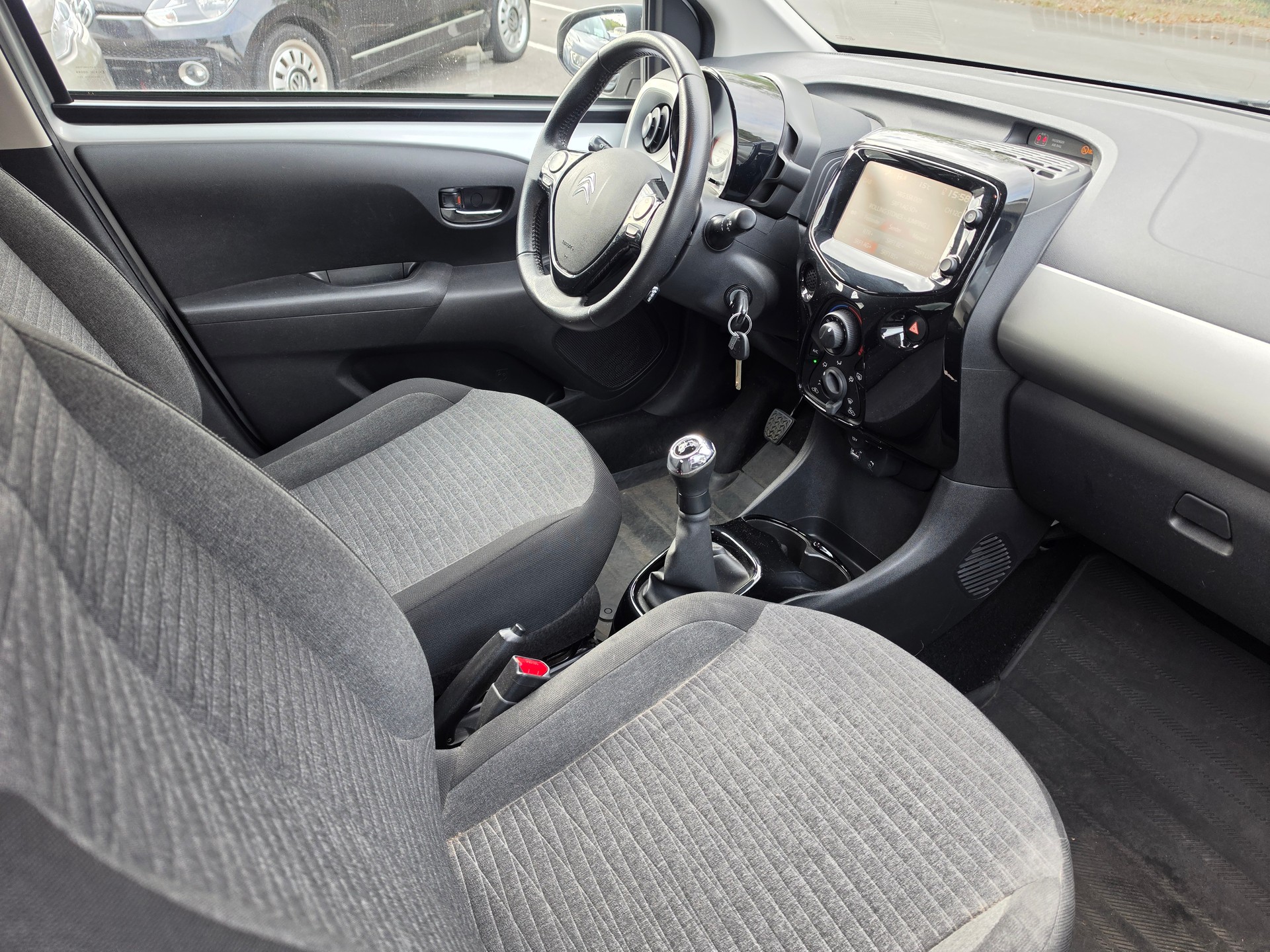 CITROEN C1 1.2 VTi Shine Edition-image-10