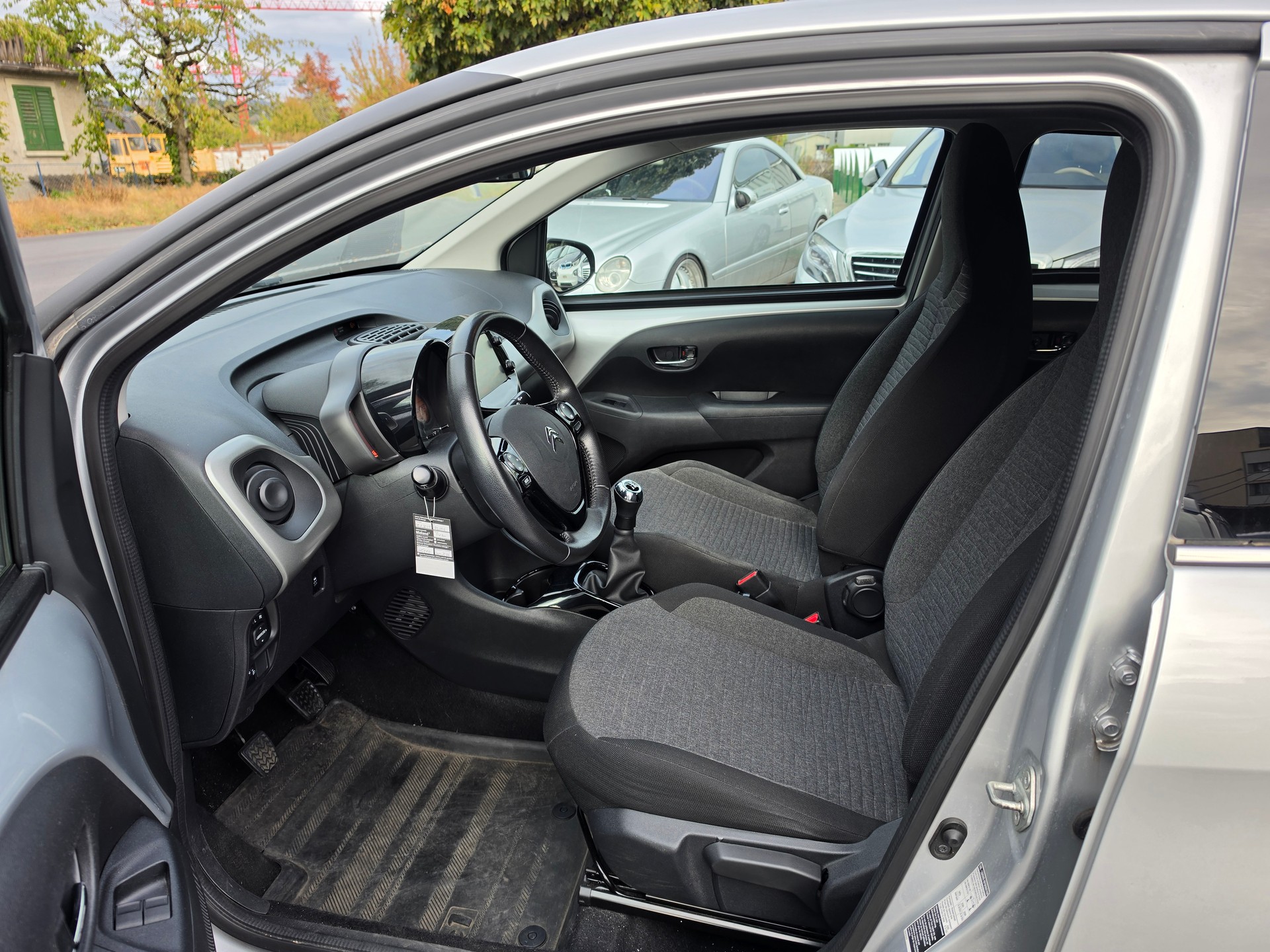CITROEN C1 1.2 VTi Shine Edition-image-9