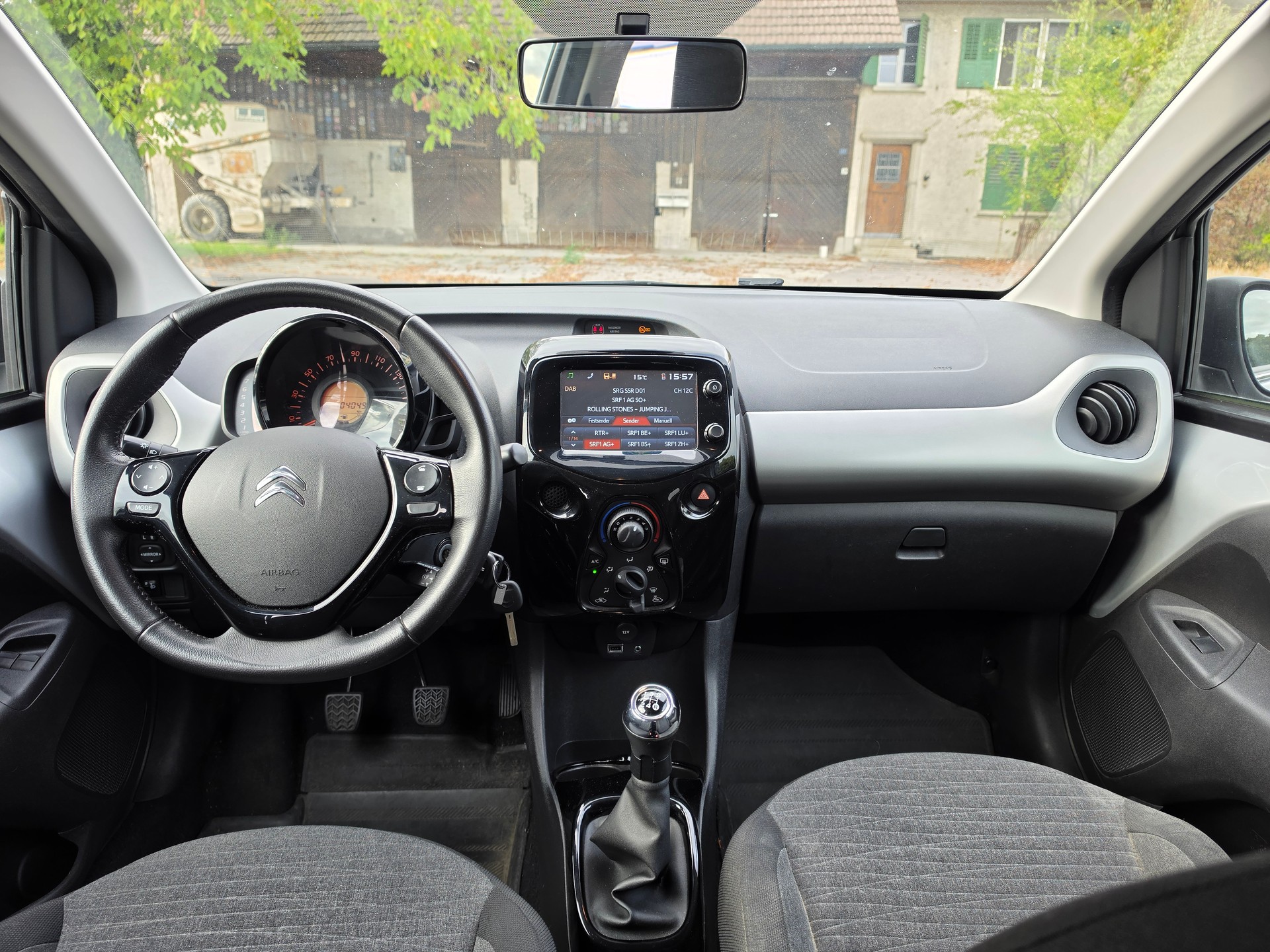 CITROEN C1 1.2 VTi Shine Edition-image-8