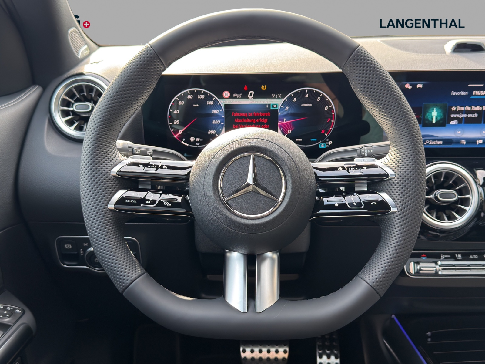 MERCEDES-BENZ GLA 200 Night Star 7G-DCT-image-9