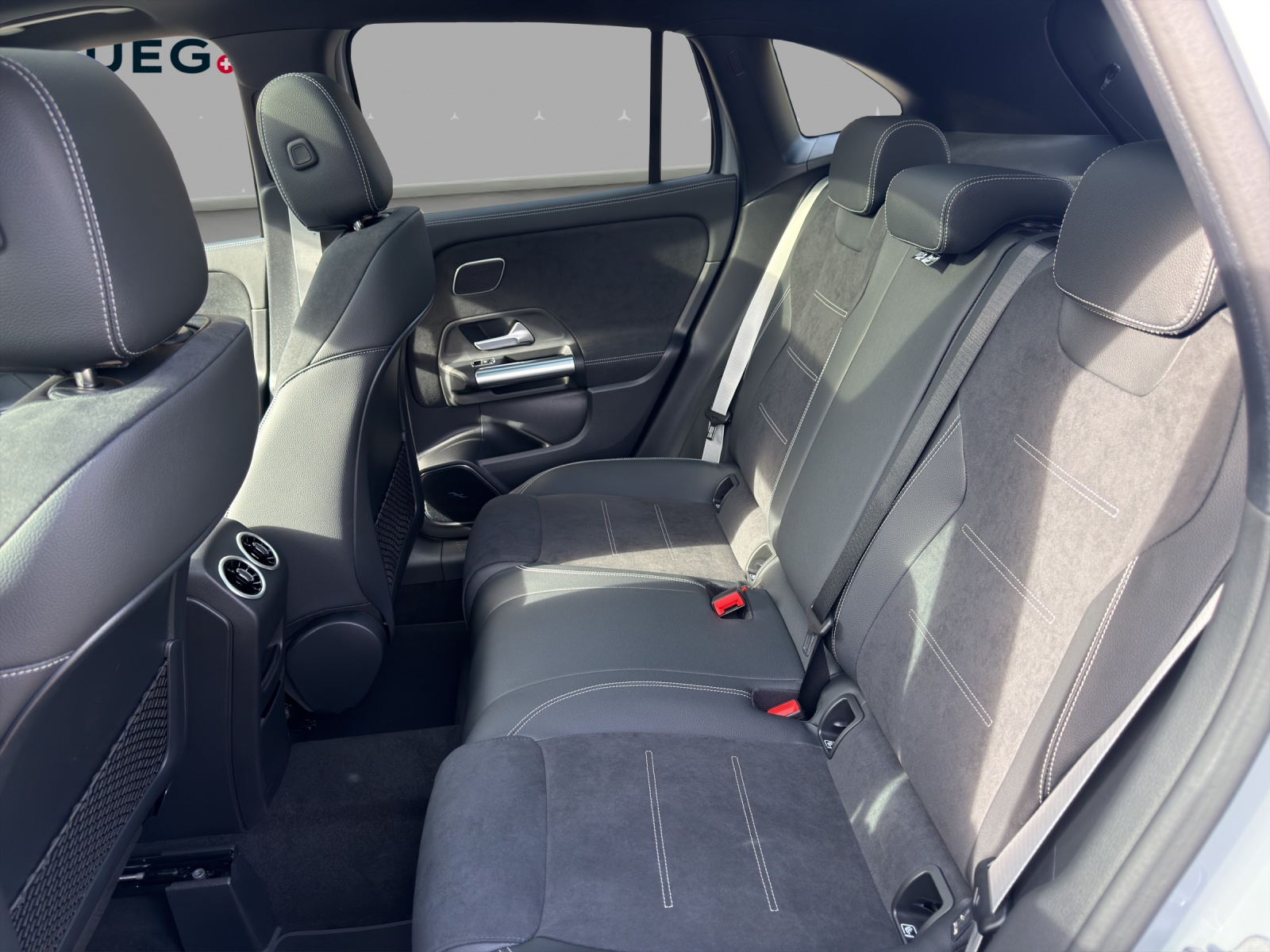 MERCEDES-BENZ GLA 200 Night Star 7G-DCT-image-13