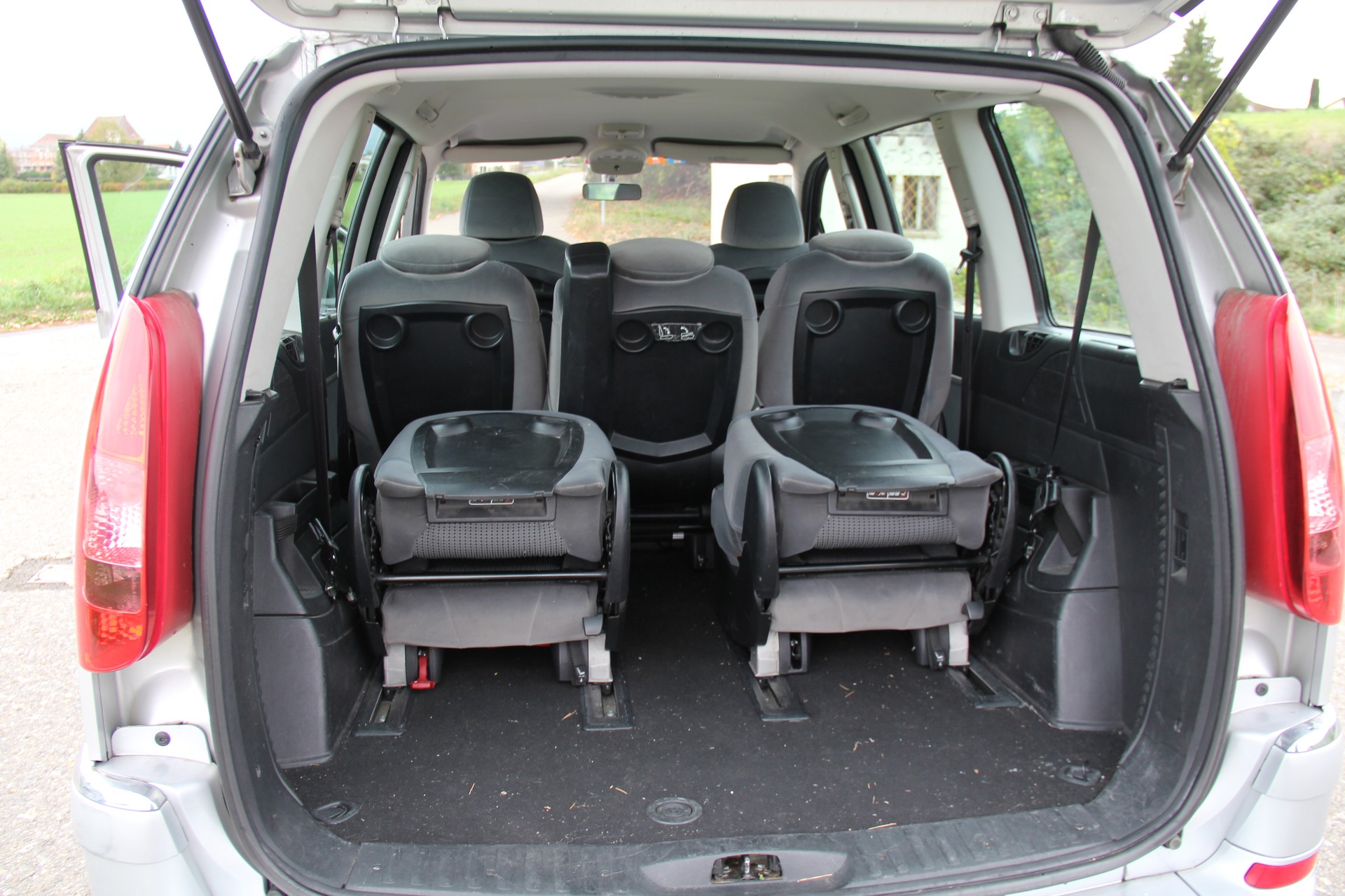 PEUGEOT 807 2.0 16V HDi Family+-image-11
