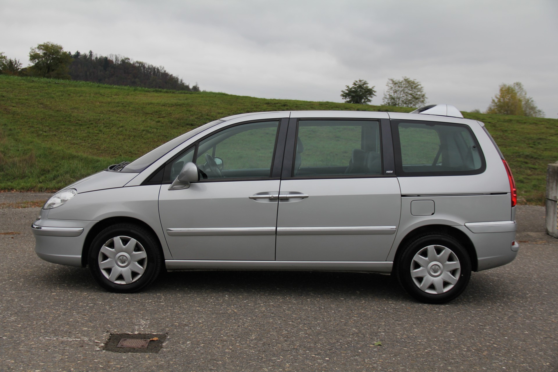 PEUGEOT 807 2.0 16V HDi Family+