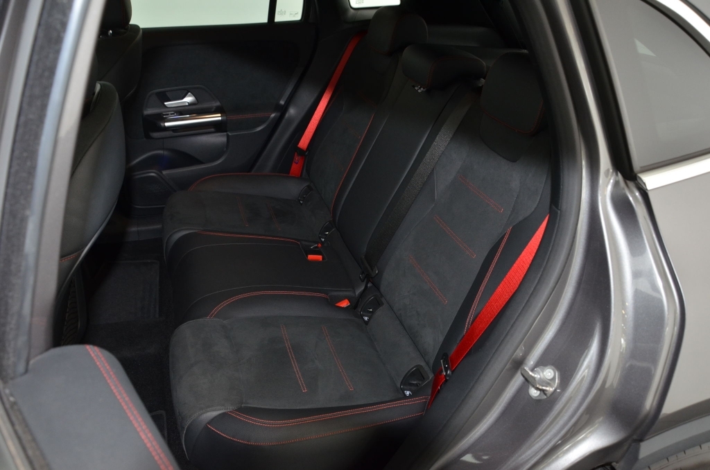 MERCEDES-BENZ GLA 45 S AMG 4Matic+-image-13