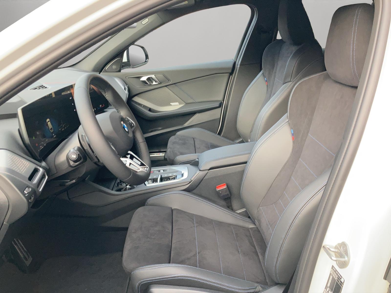 BMW 120i-image-8