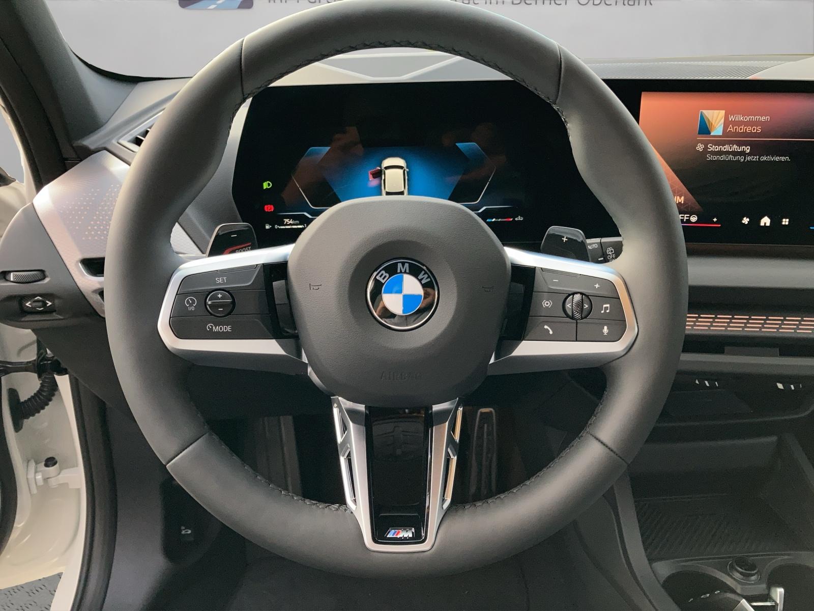 BMW 120i-image-12