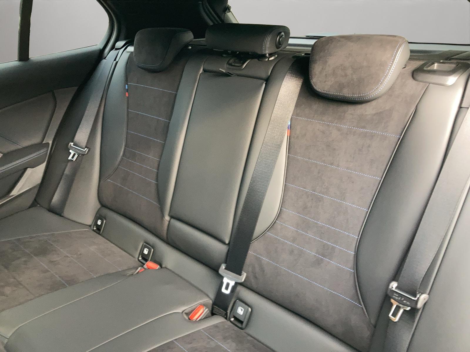 BMW 120i-image-9