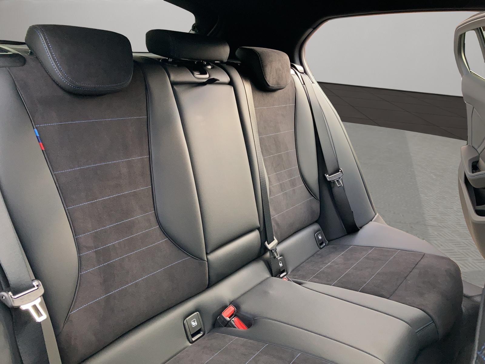 BMW 120i-image-11
