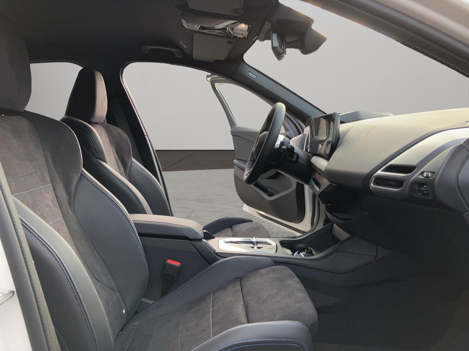 BMW 120i-image-10