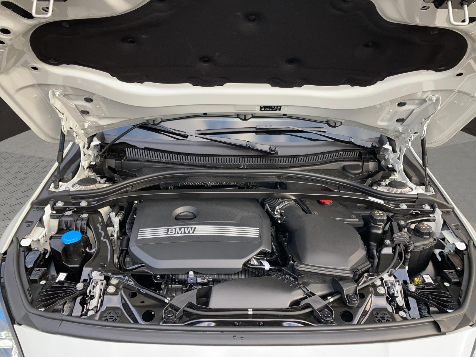 BMW 120i-image-14