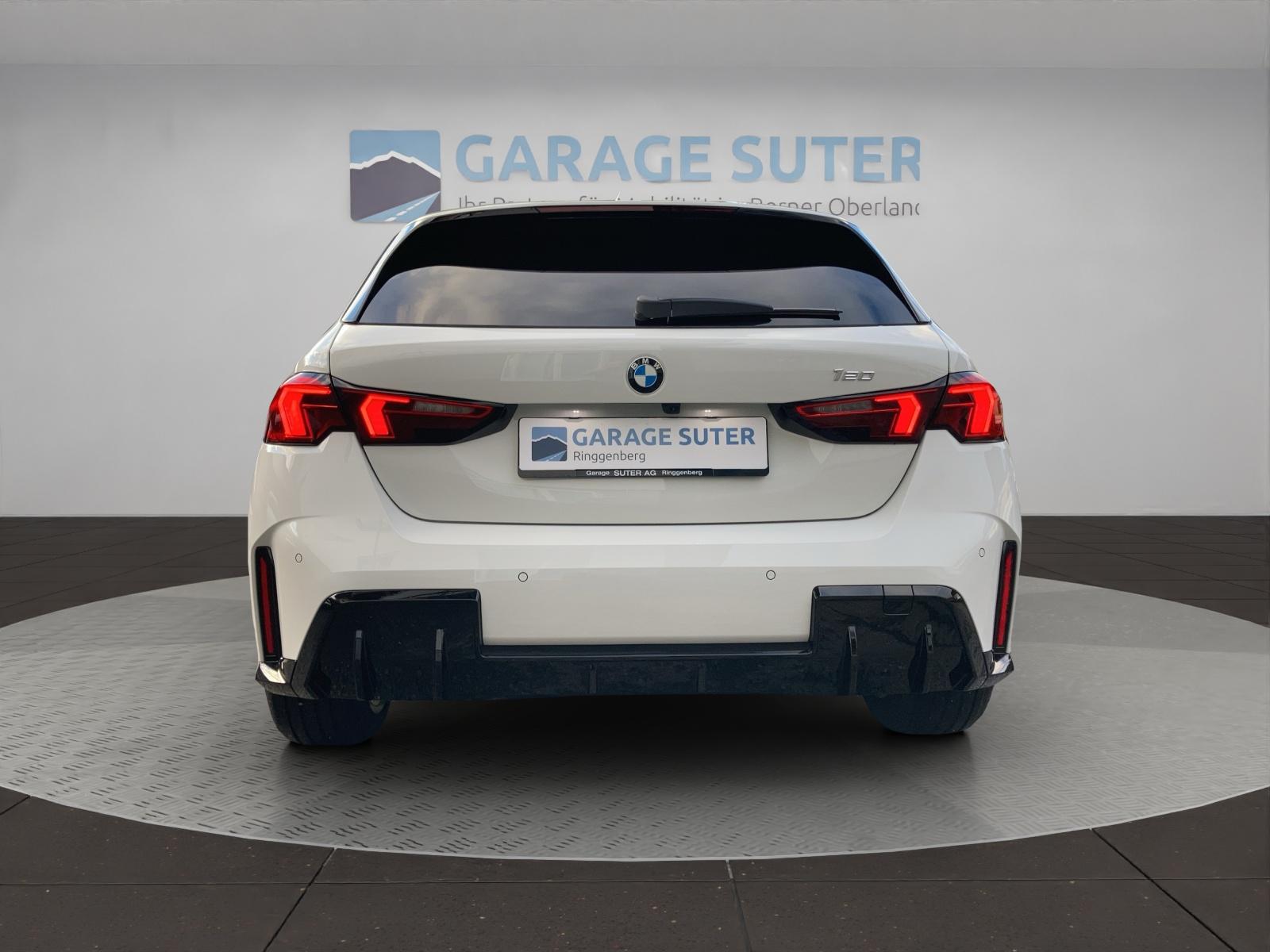 BMW 120i-image-4
