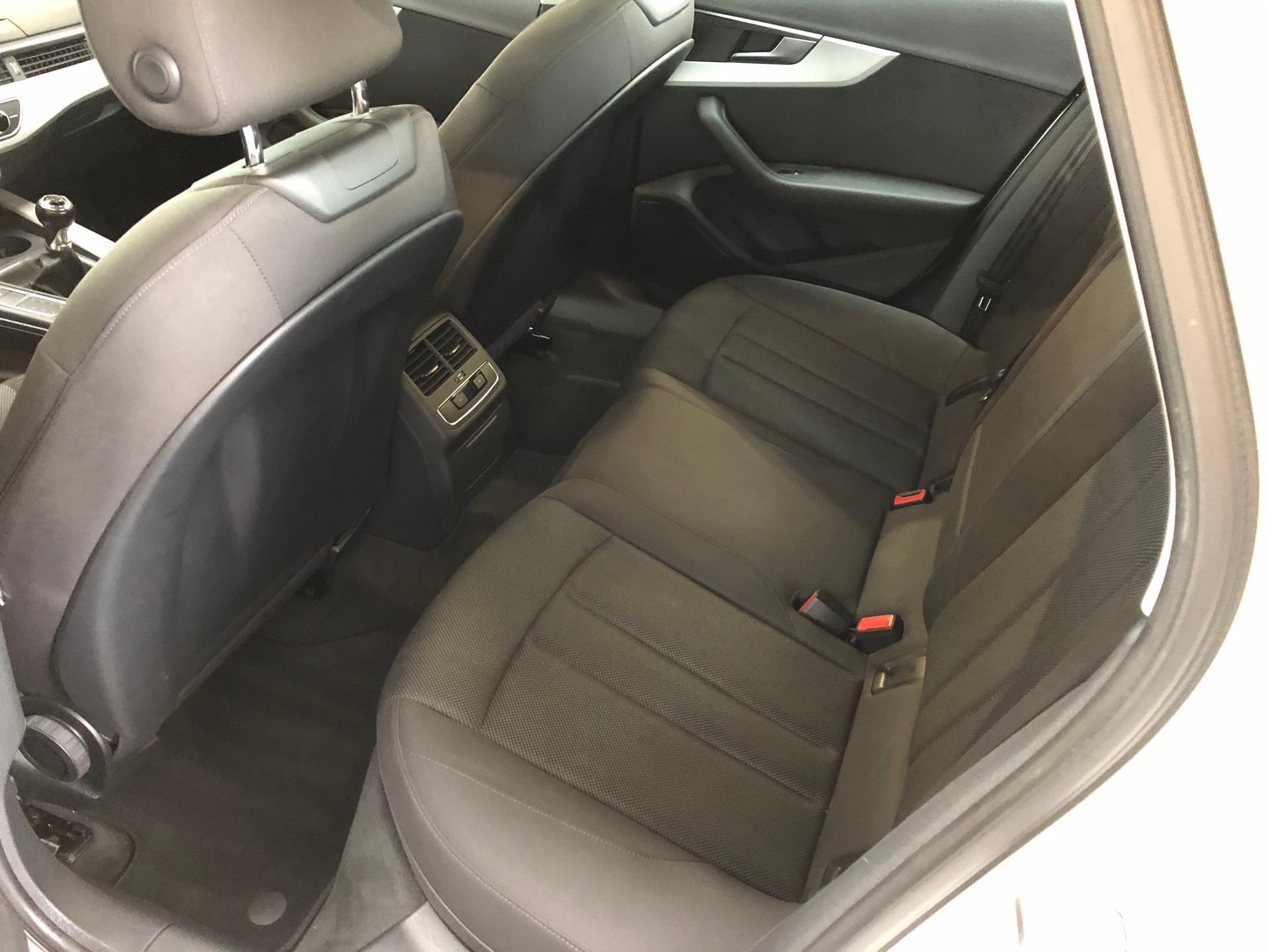 AUDI A4 Avant 2.0 TDI-image-22