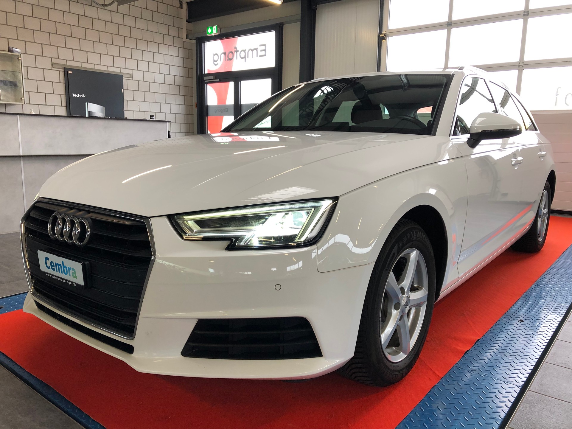 AUDI A4 Avant 2.0 TDI-image-4