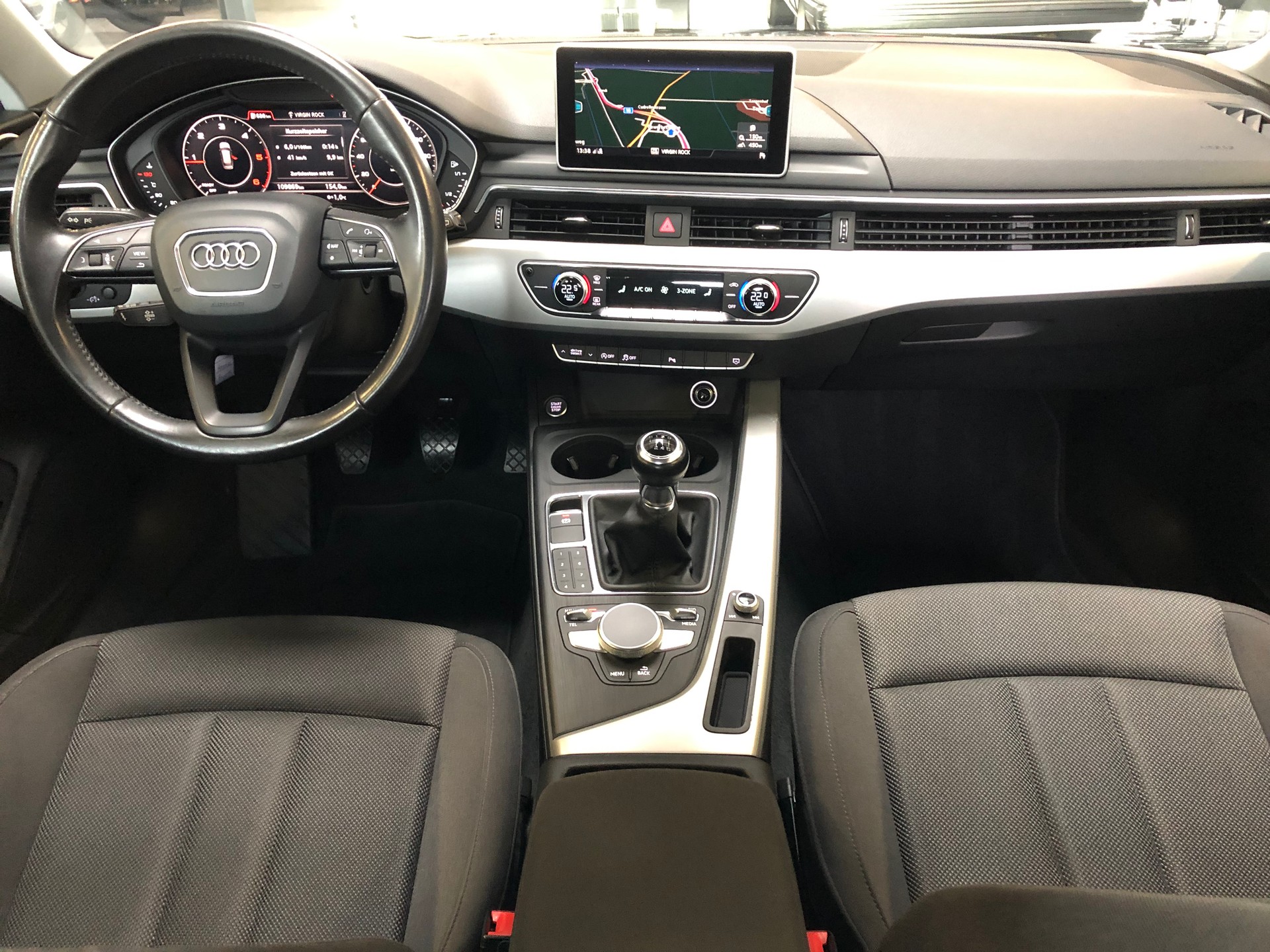 AUDI A4 Avant 2.0 TDI-image-15