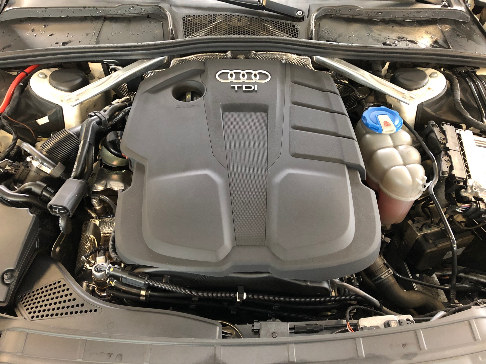 AUDI A4 Avant 2.0 TDI-image-24