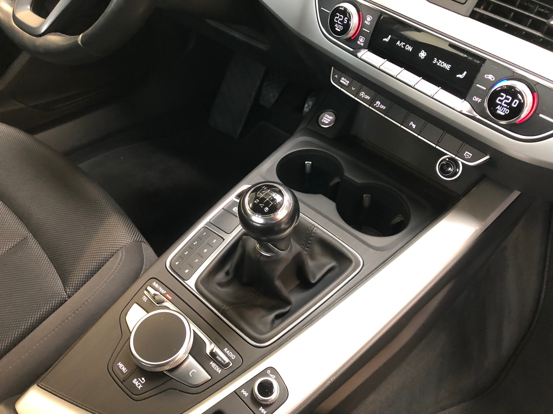 AUDI A4 Avant 2.0 TDI-image-12