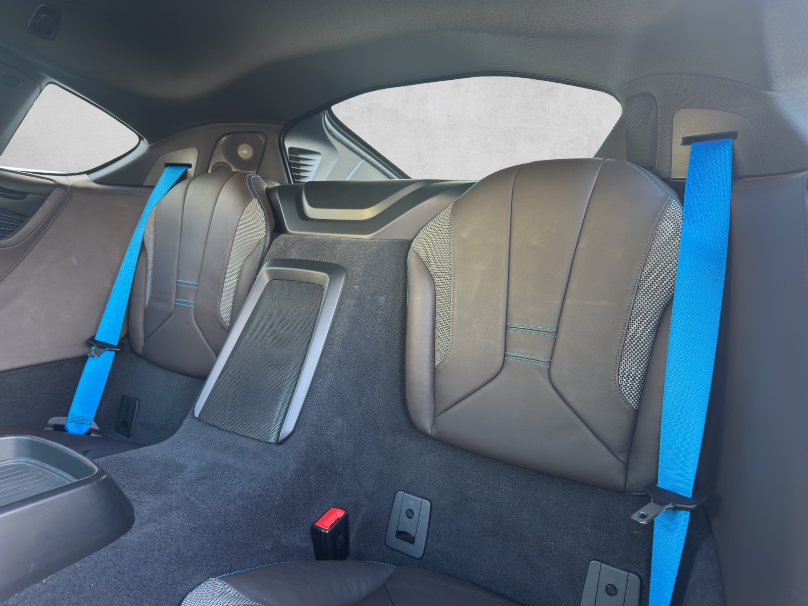 BMW i8 Coupé-image-9
