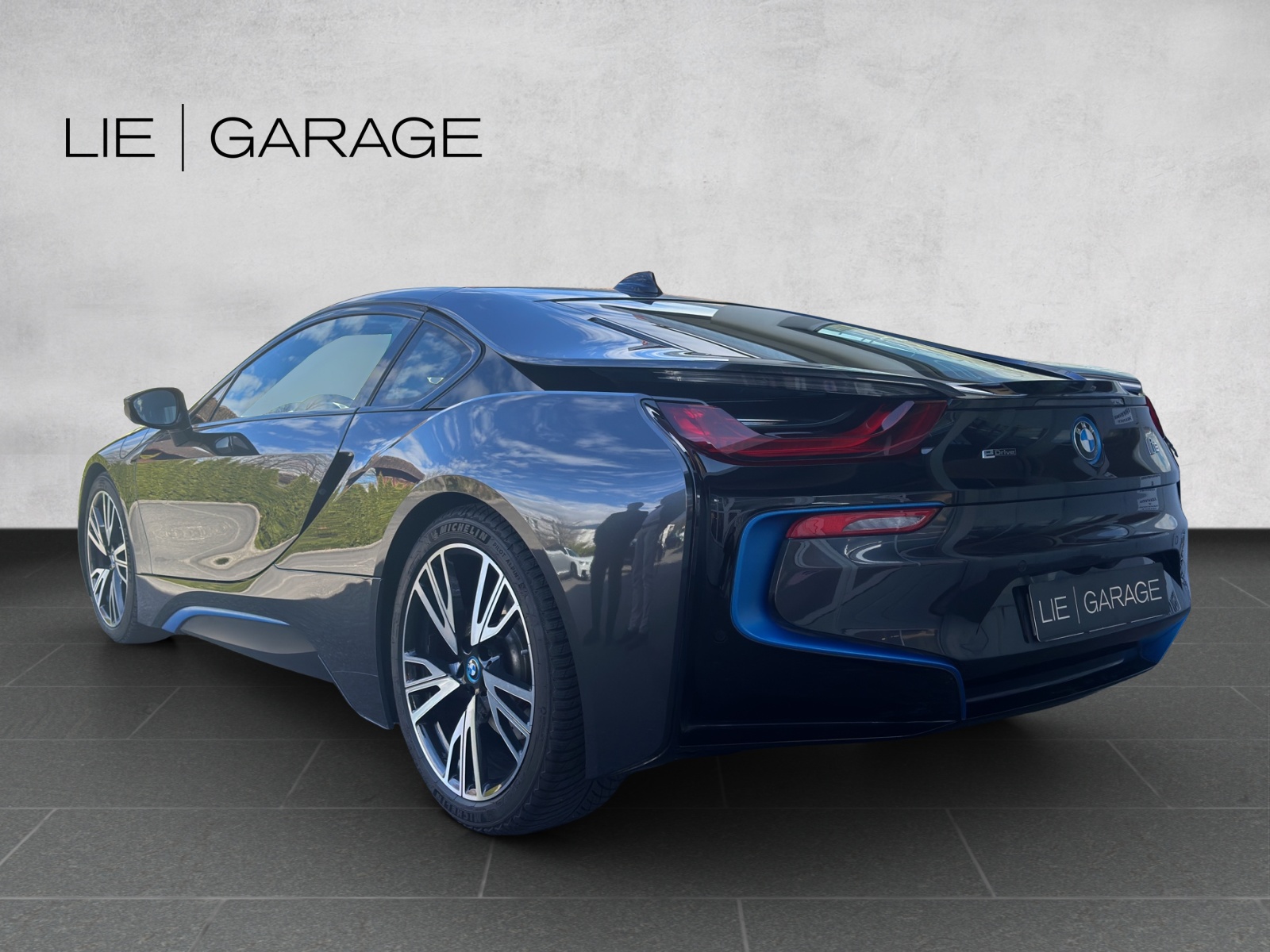 BMW i8 Coupé-image-1