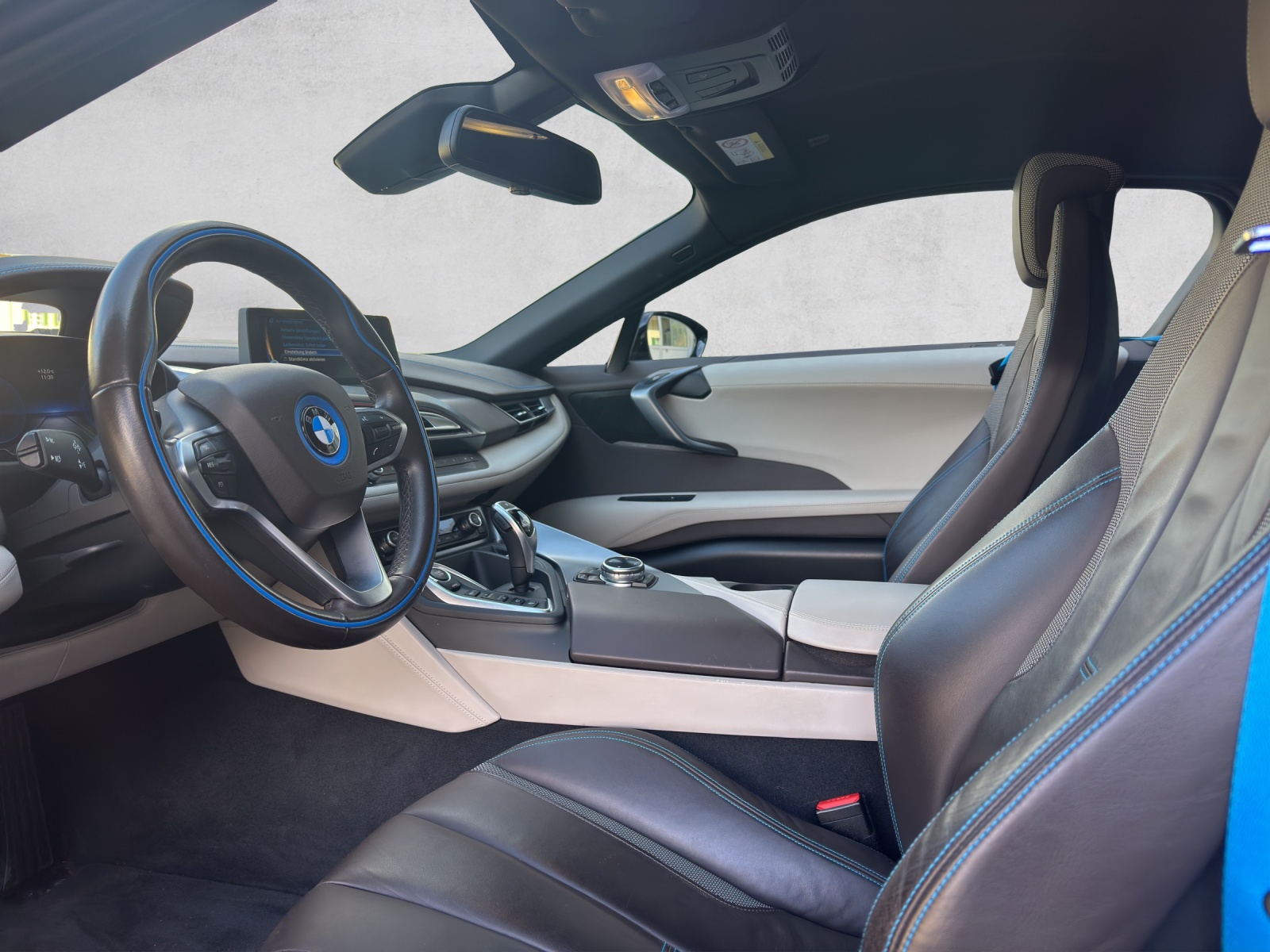 BMW i8 Coupé-image-4