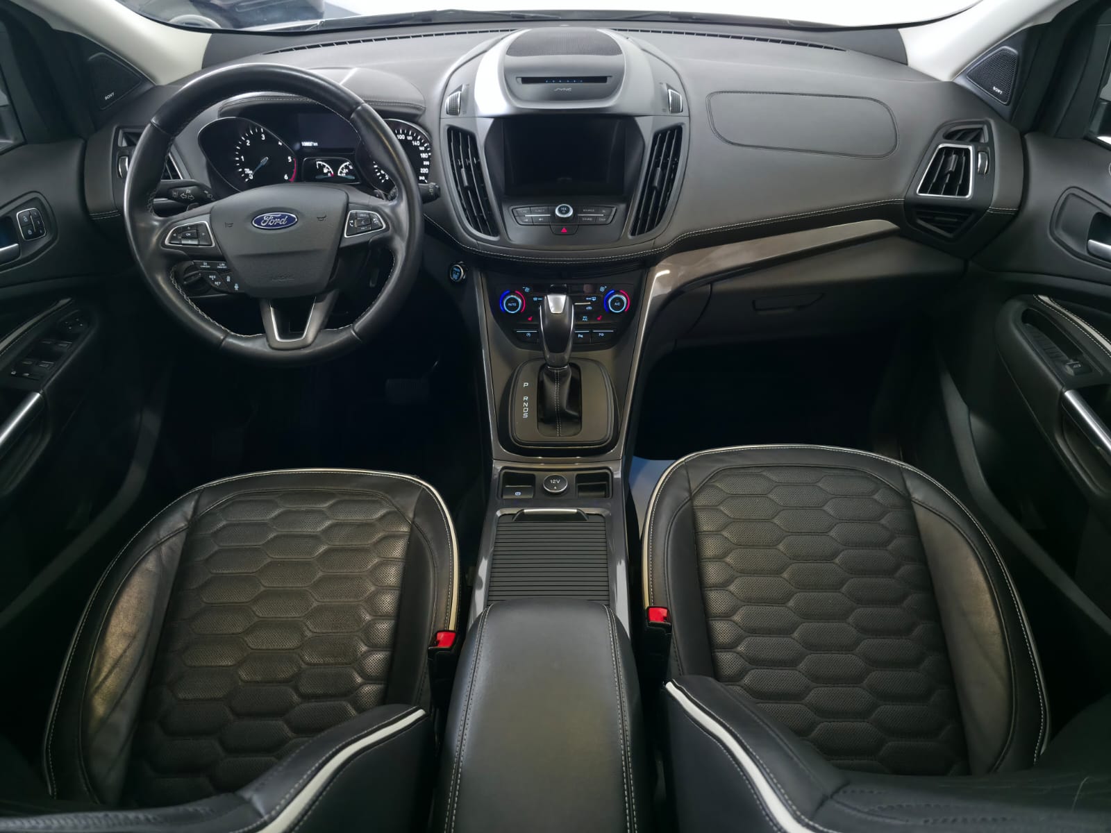 FORD Kuga 2.0 TDCi Vignale 4WD PowerShift-image-18