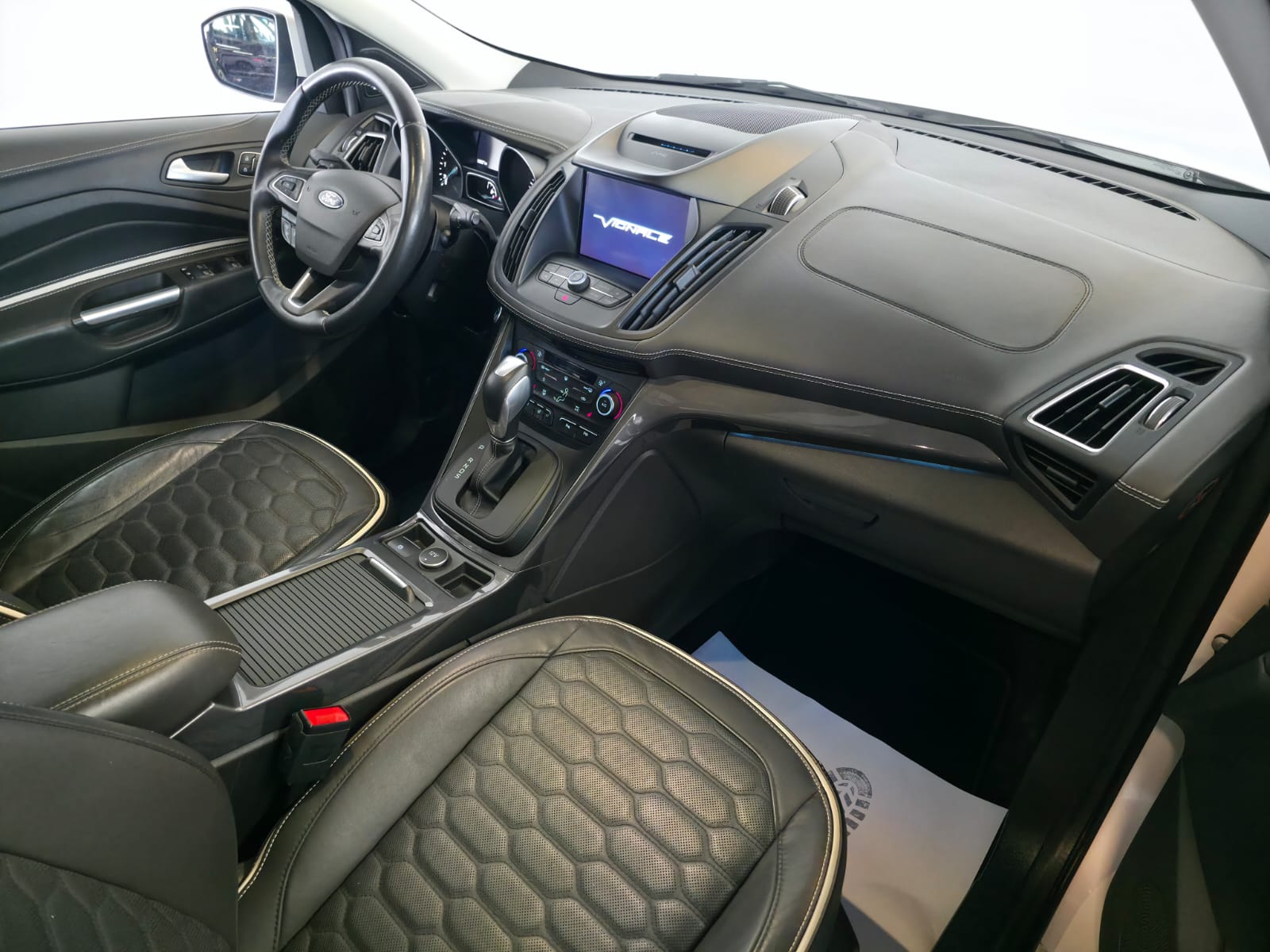 FORD Kuga 2.0 TDCi Vignale 4WD PowerShift-image-19