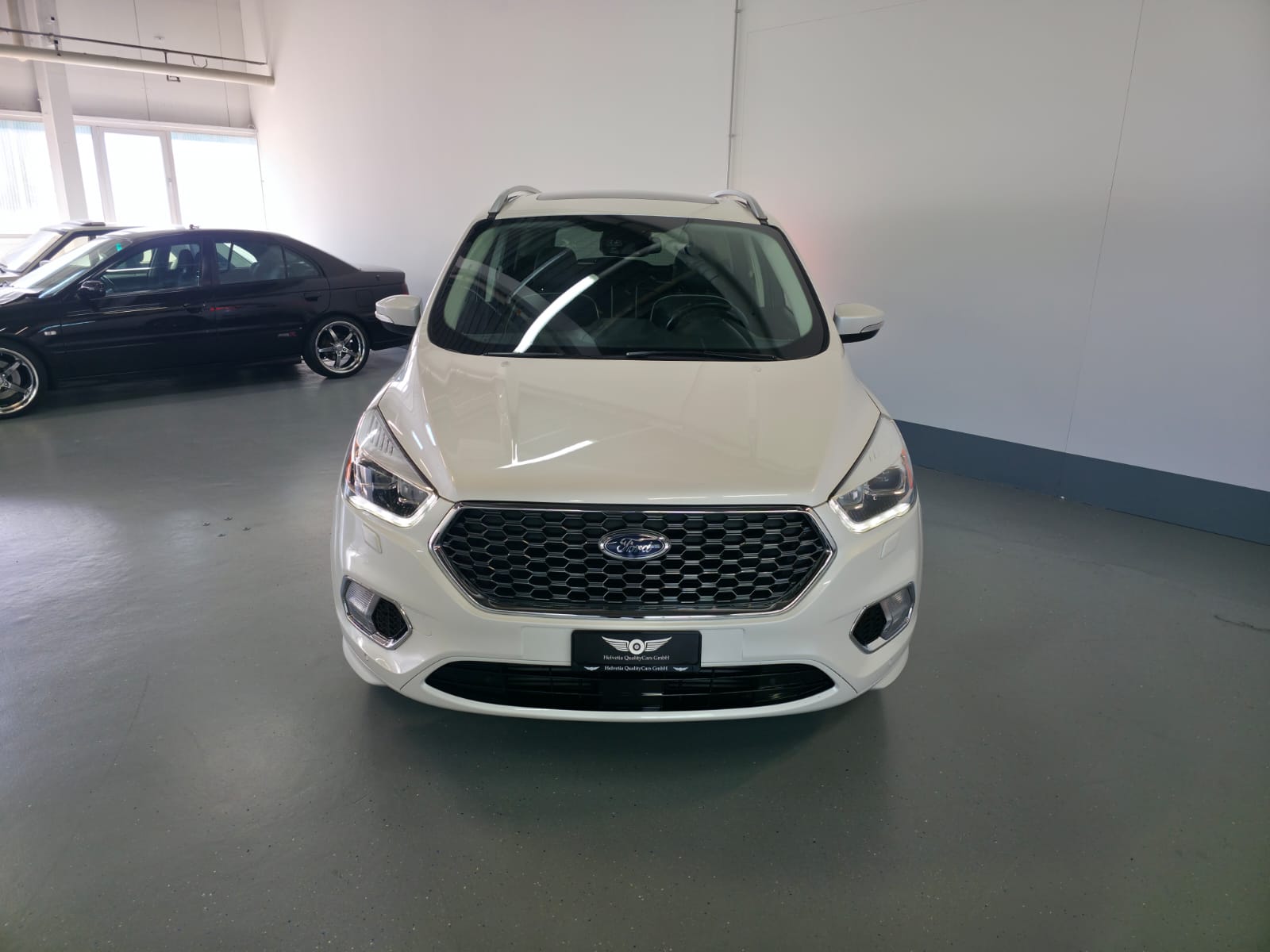 FORD Kuga 2.0 TDCi Vignale 4WD PowerShift-image-4