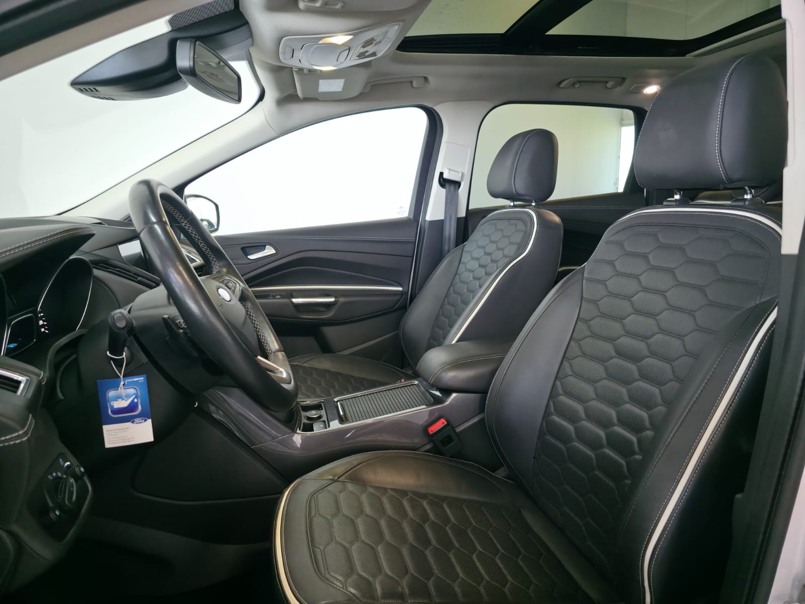 FORD Kuga 2.0 TDCi Vignale 4WD PowerShift-image-23