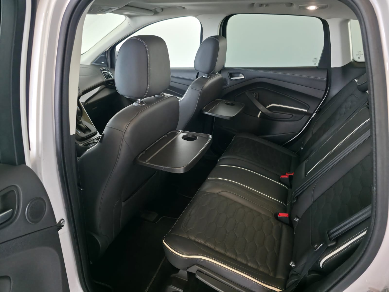 FORD Kuga 2.0 TDCi Vignale 4WD PowerShift-image-24