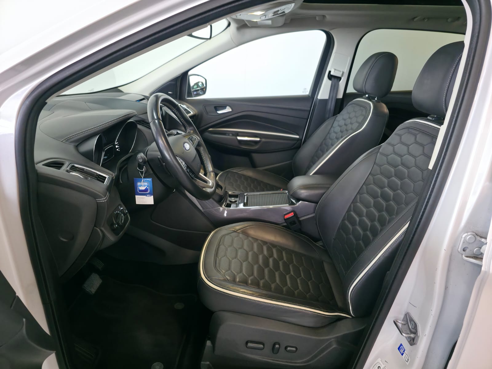 FORD Kuga 2.0 TDCi Vignale 4WD PowerShift-image-22