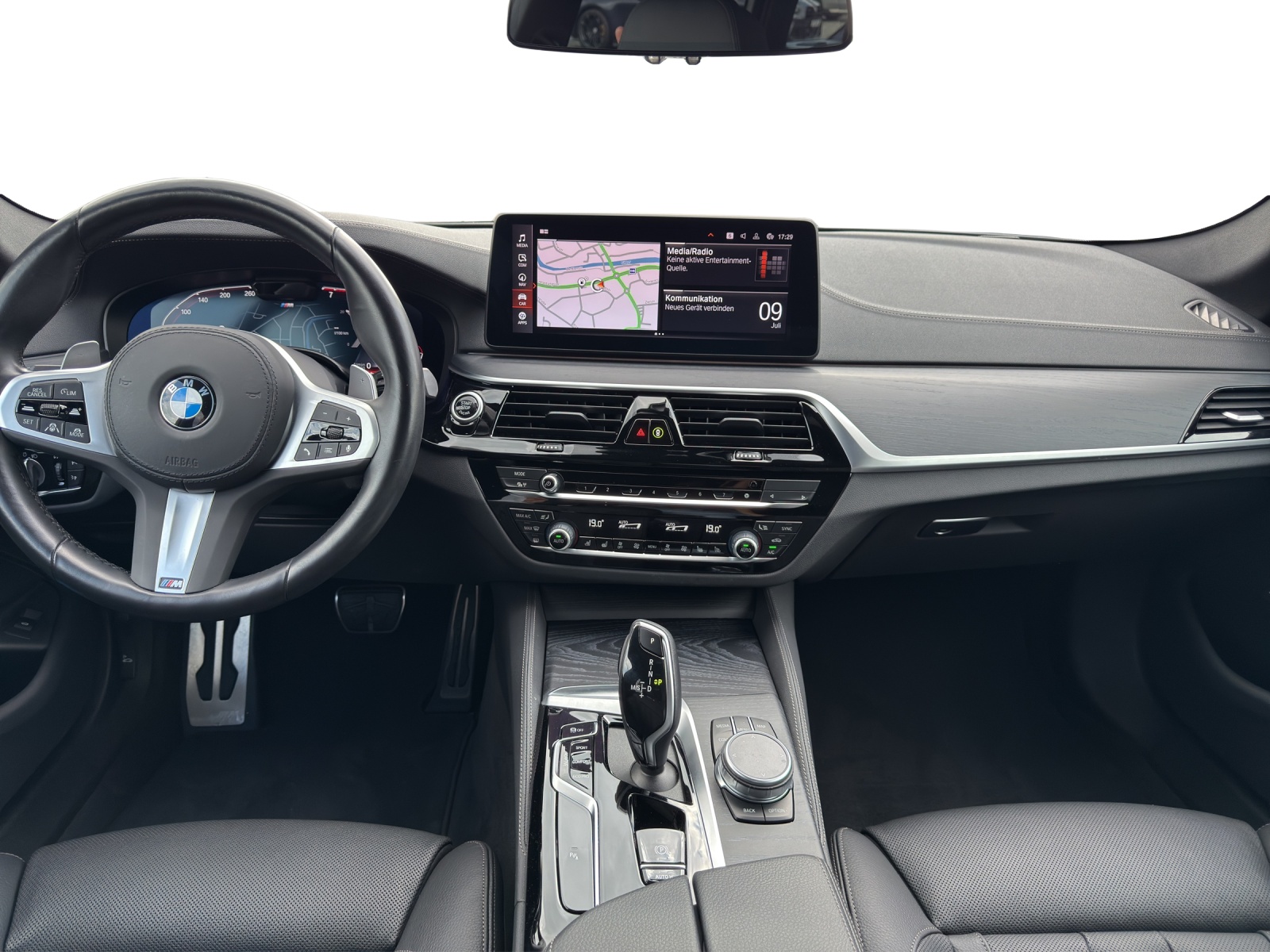 BMW 540i xDrive 48V Touring M Sport Pro Steptronic-image-11