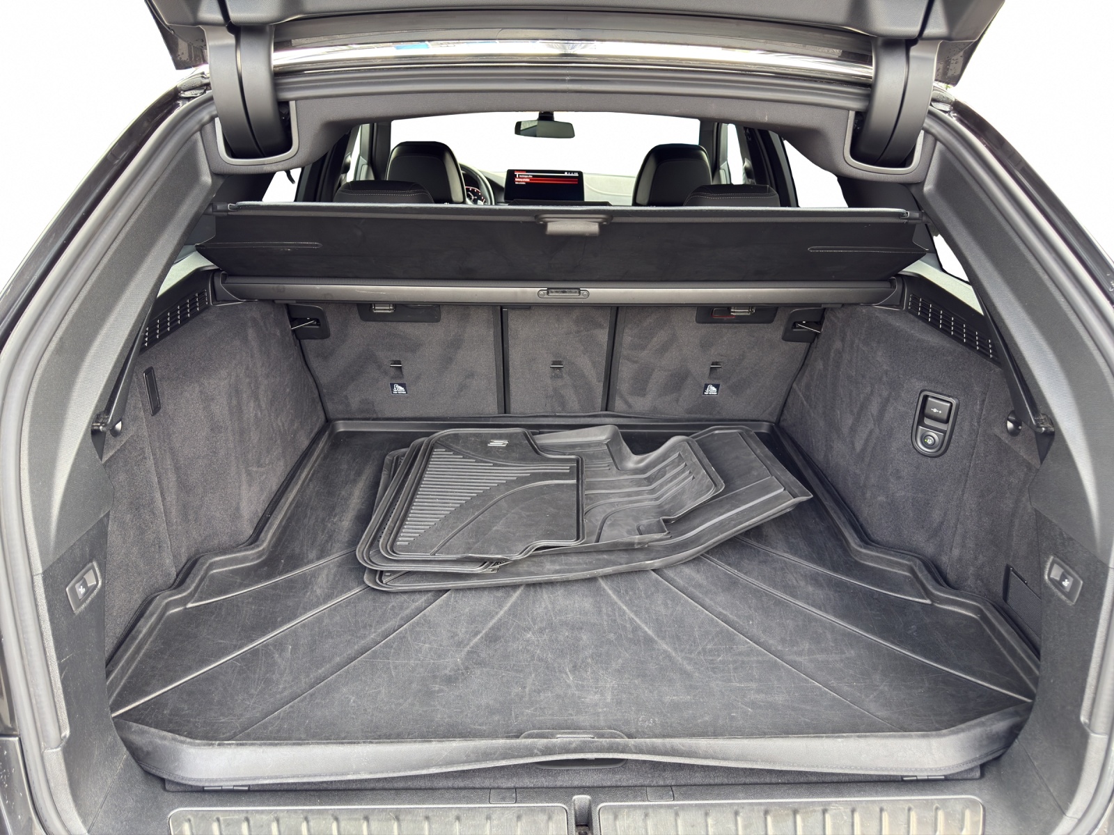 BMW 540i xDrive 48V Touring M Sport Pro Steptronic-image-17
