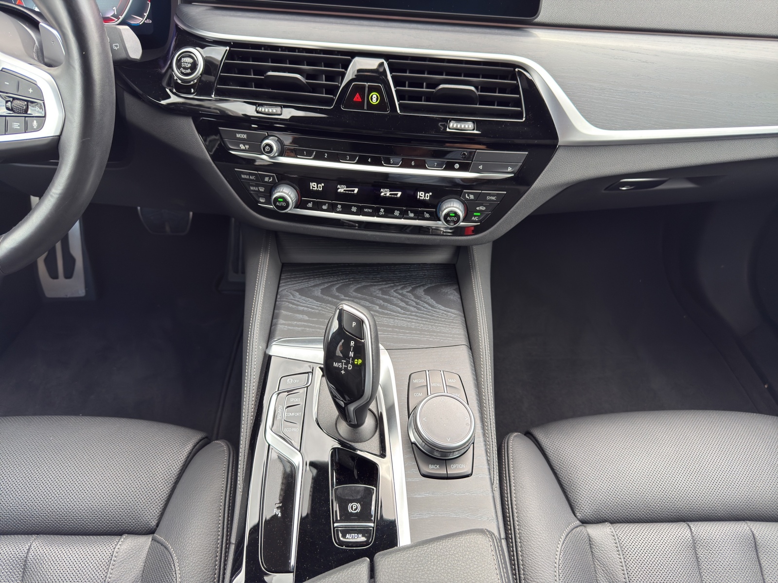 BMW 540i xDrive 48V Touring M Sport Pro Steptronic-image-12