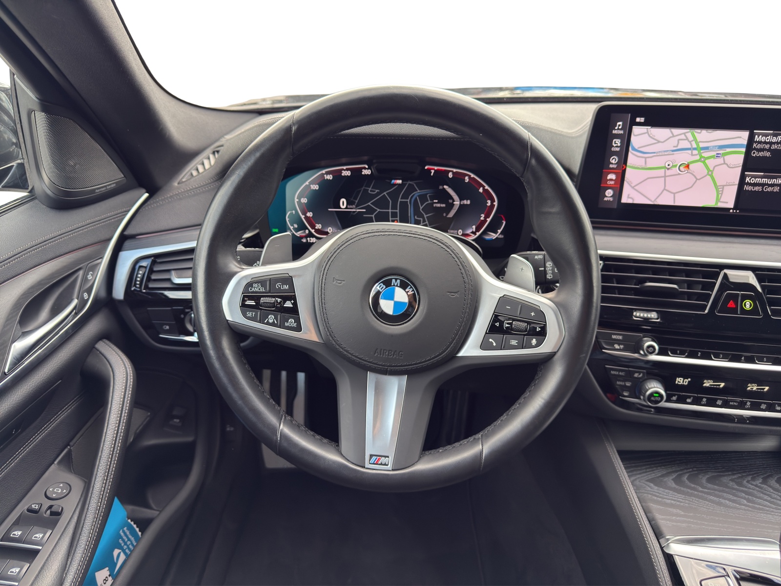 BMW 540i xDrive 48V Touring M Sport Pro Steptronic-image-10