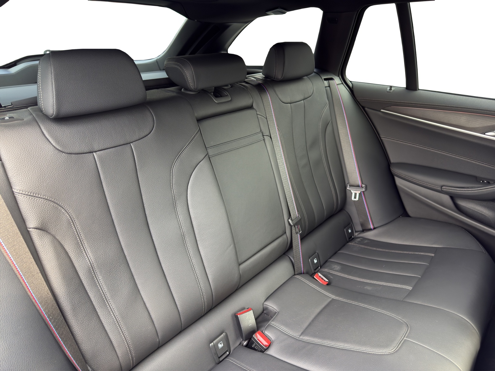 BMW 540i xDrive 48V Touring M Sport Pro Steptronic-image-15