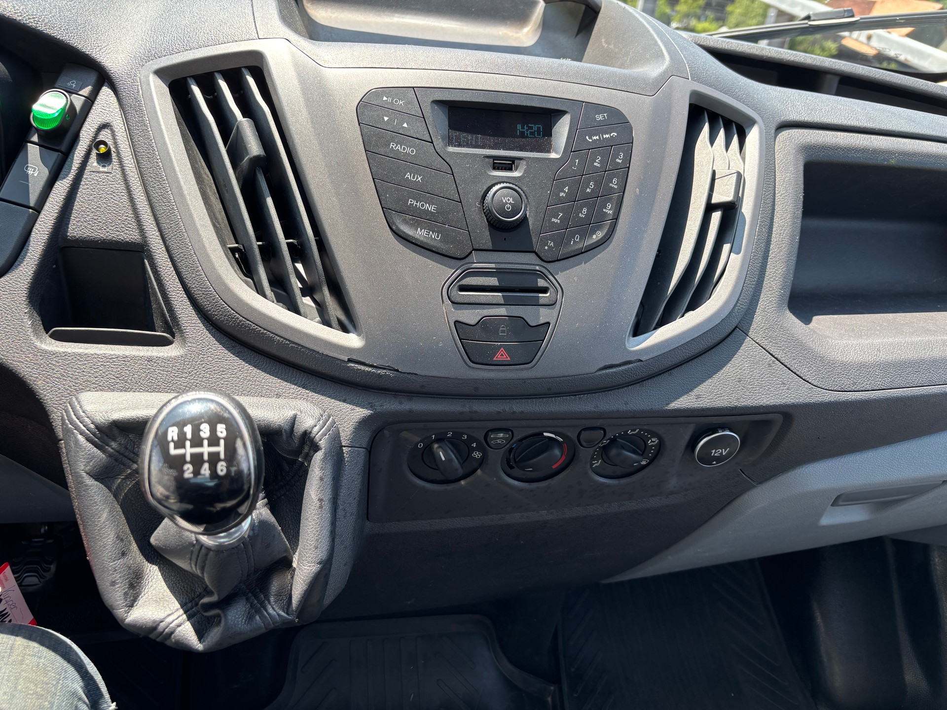 FORD Transit 350 L2 Ambiente 2.0 TDCi 130 4WD-image-11