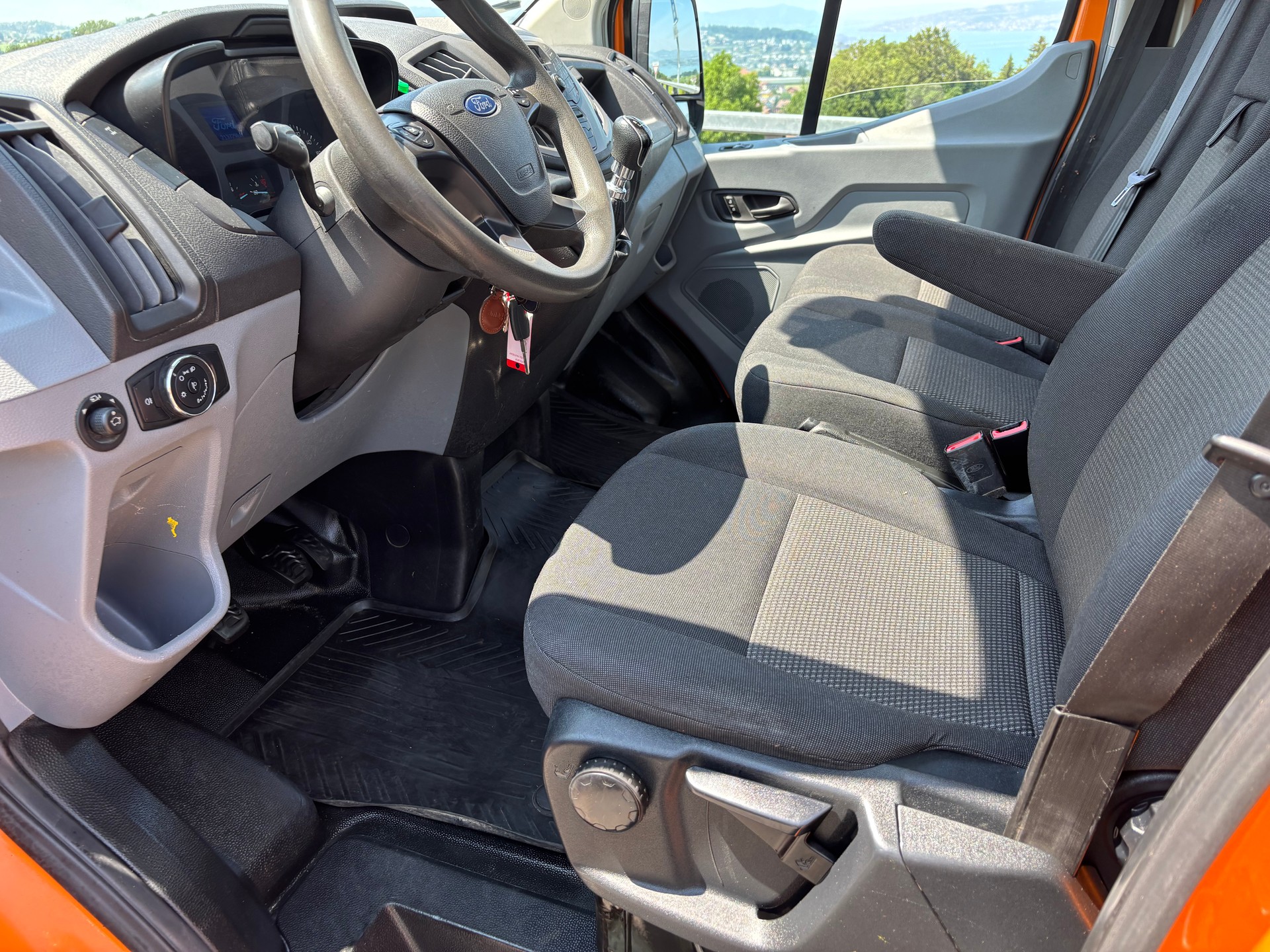 FORD Transit 350 L2 Ambiente 2.0 TDCi 130 4WD-image-10