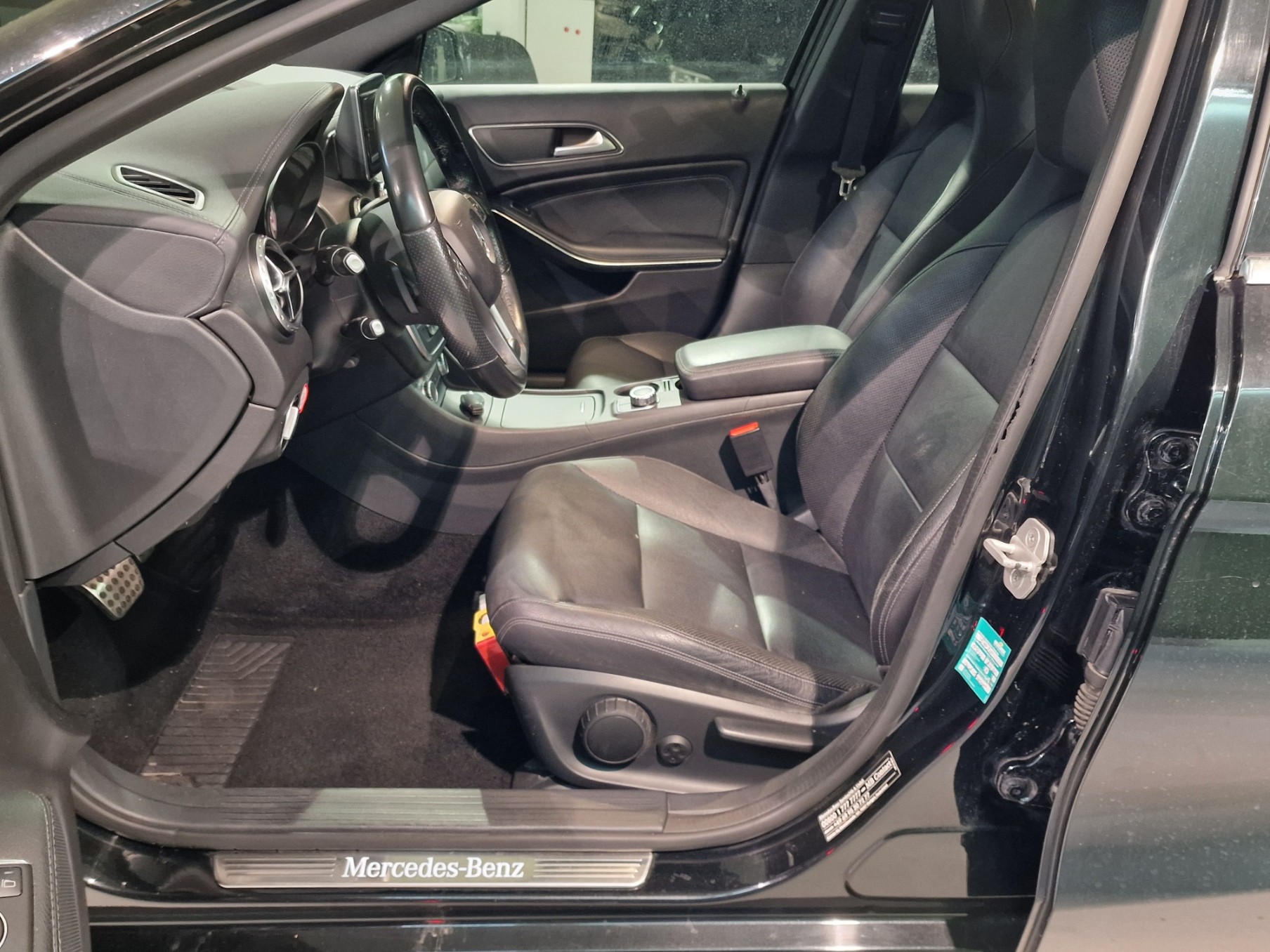 MERCEDES-BENZ GLA 200 CDI AMG Line 4Matic 7G-DCT-image-7