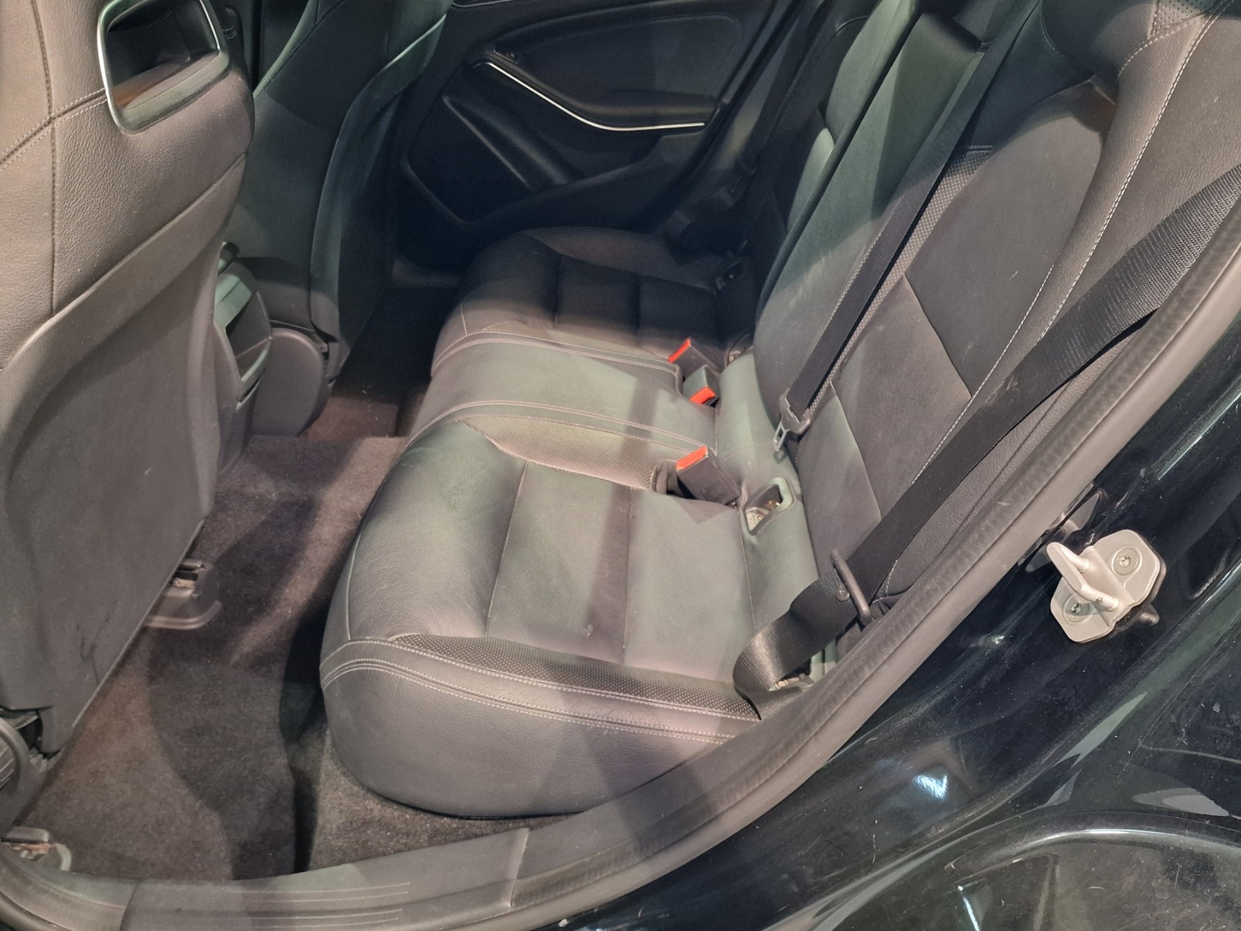 MERCEDES-BENZ GLA 200 CDI AMG Line 4Matic 7G-DCT-image-11