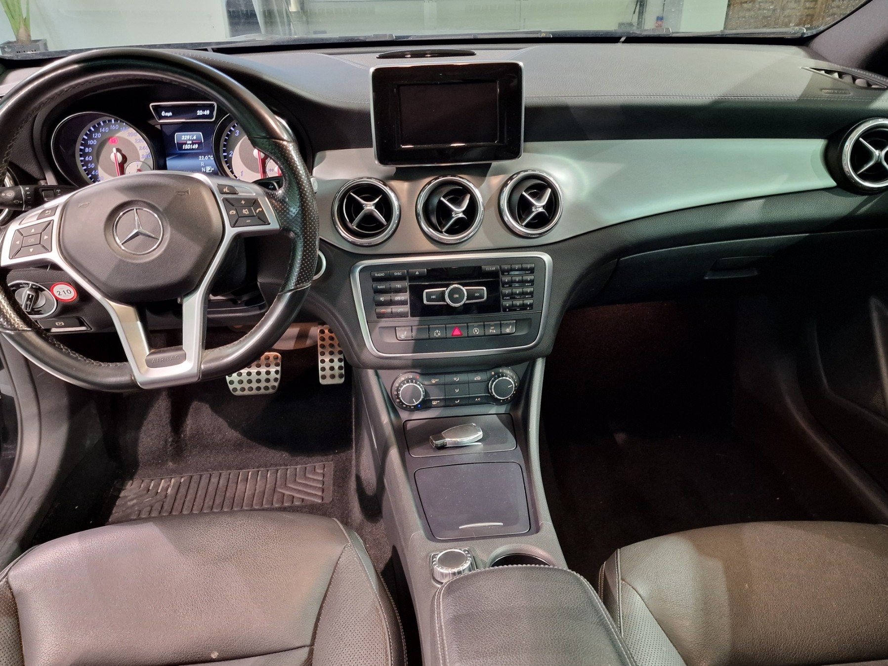 MERCEDES-BENZ GLA 200 CDI AMG Line 4Matic 7G-DCT-image-9