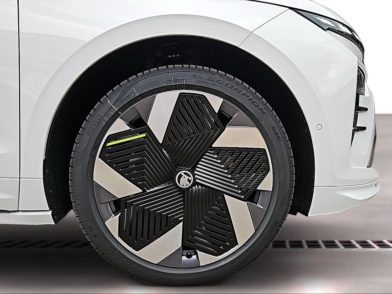 SKODA Enyaq 4x4 RS-image-7