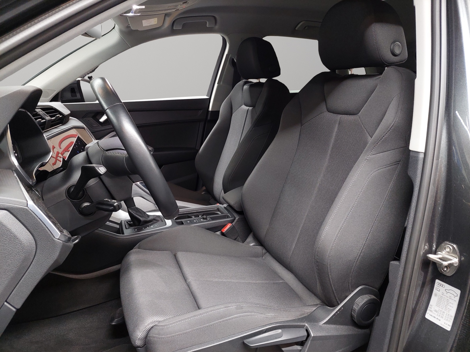 AUDI Q3 35 TDI S line quattro S-tronic-image-5