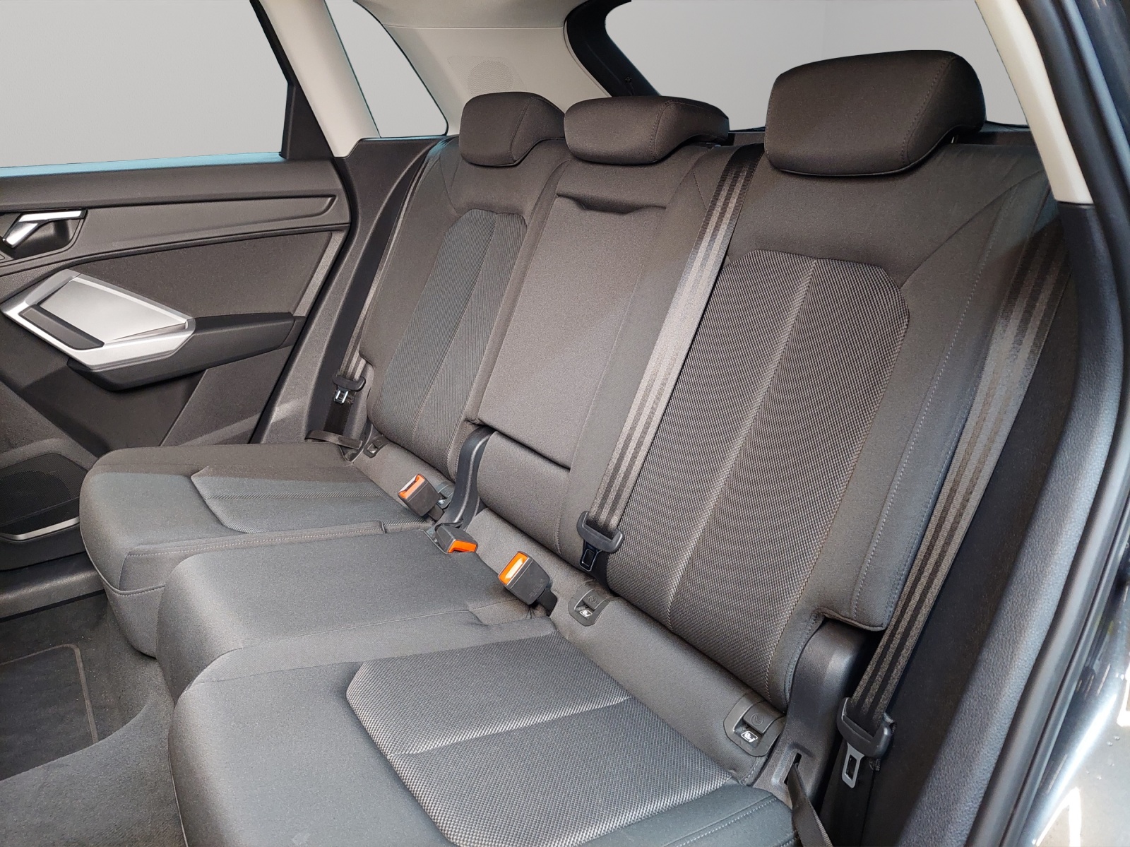 AUDI Q3 35 TDI S line quattro S-tronic-image-7