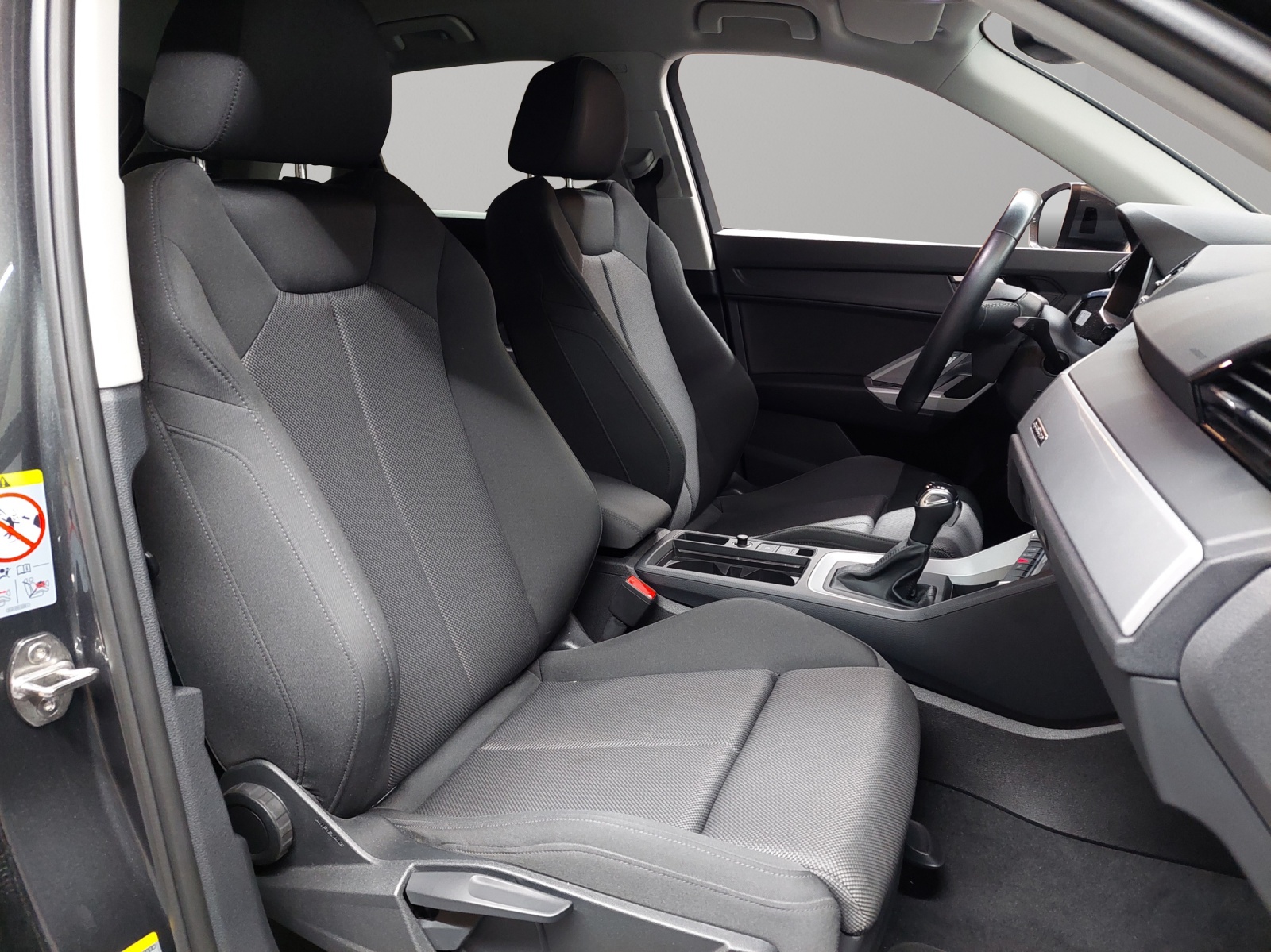 AUDI Q3 35 TDI S line quattro S-tronic-image-8