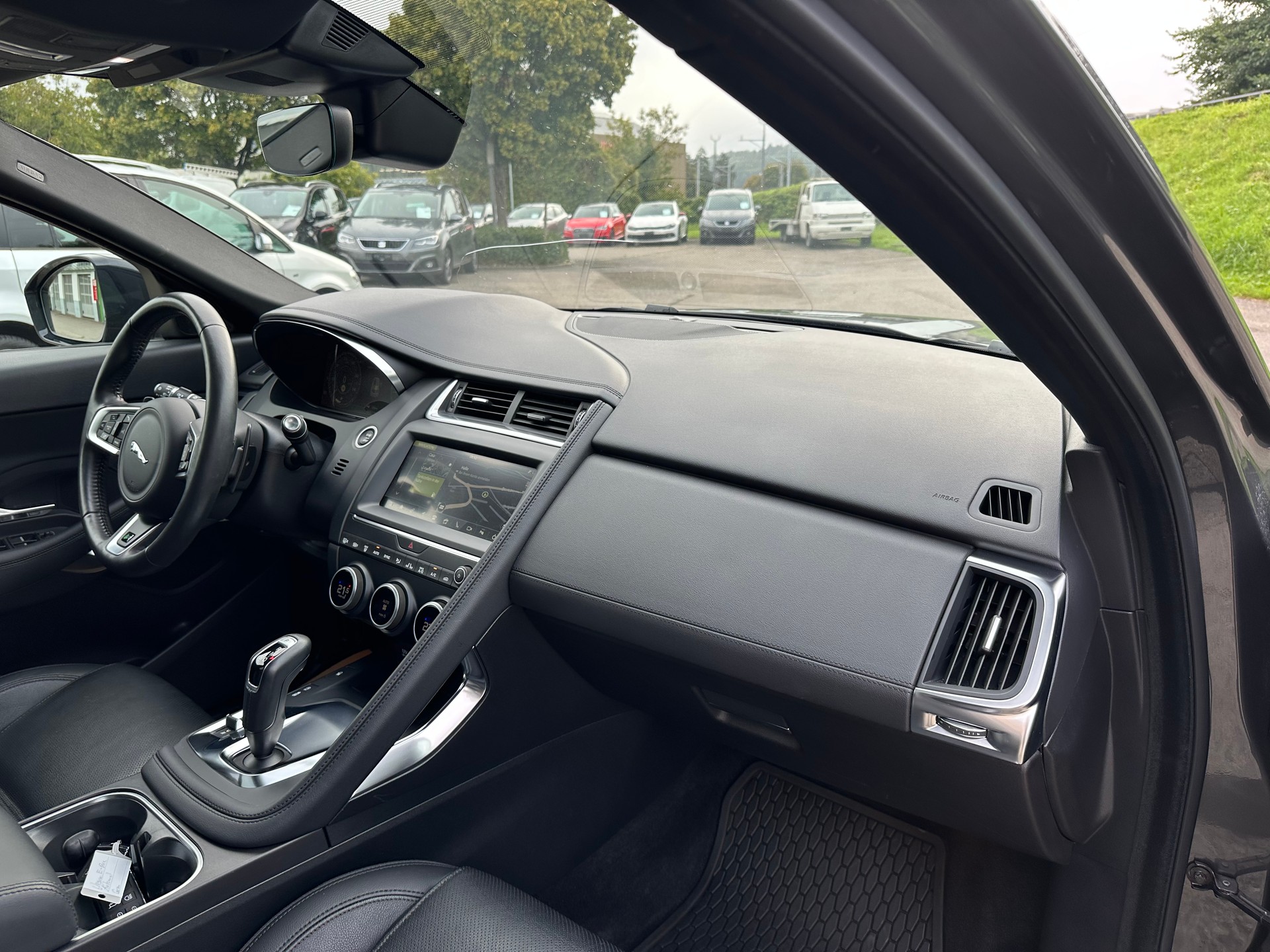 JAGUAR E-Pace 2.0d D150 S AWD Automatik-image-17