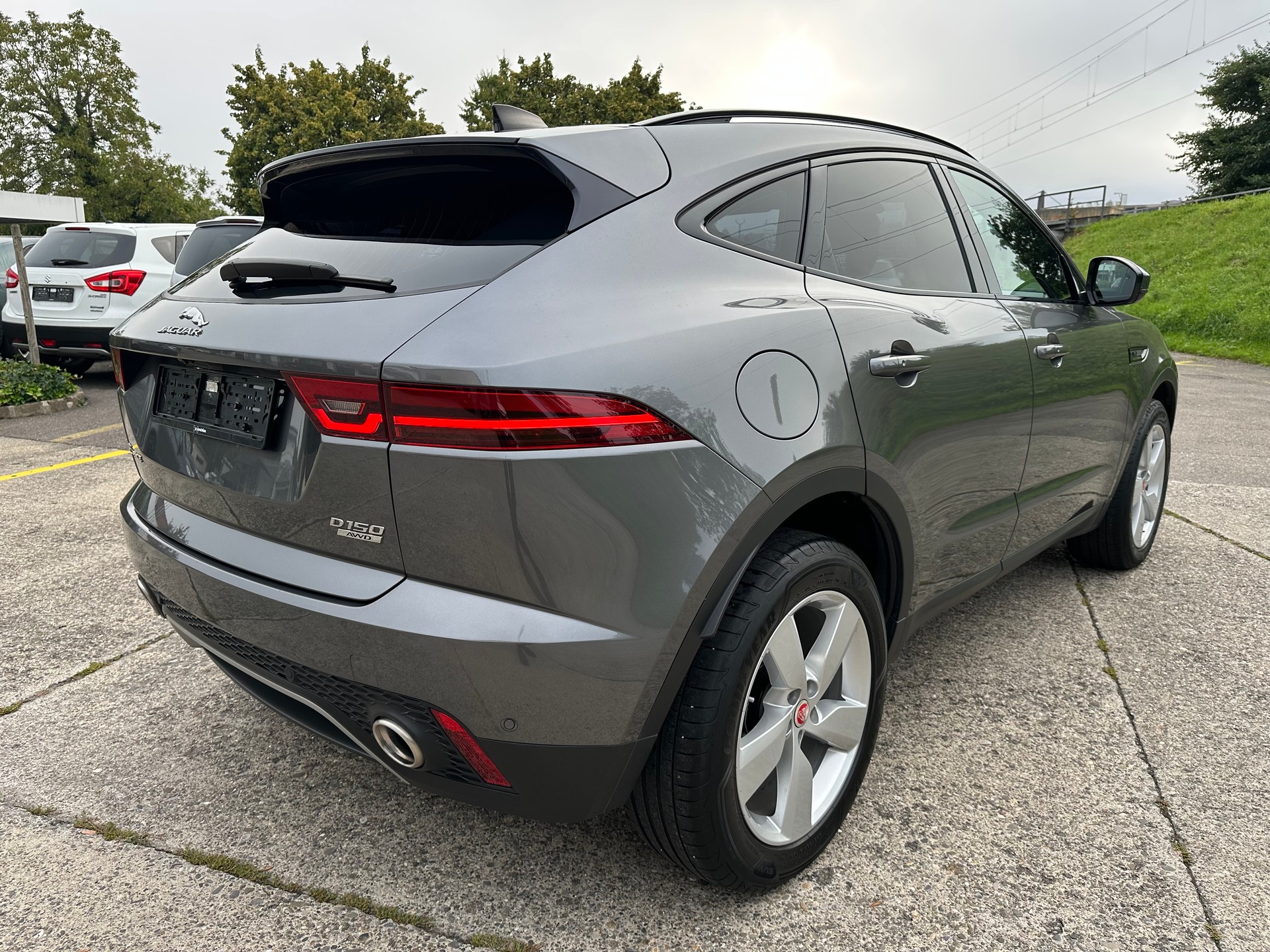 JAGUAR E-Pace 2.0d D150 S AWD Automatik-image-4